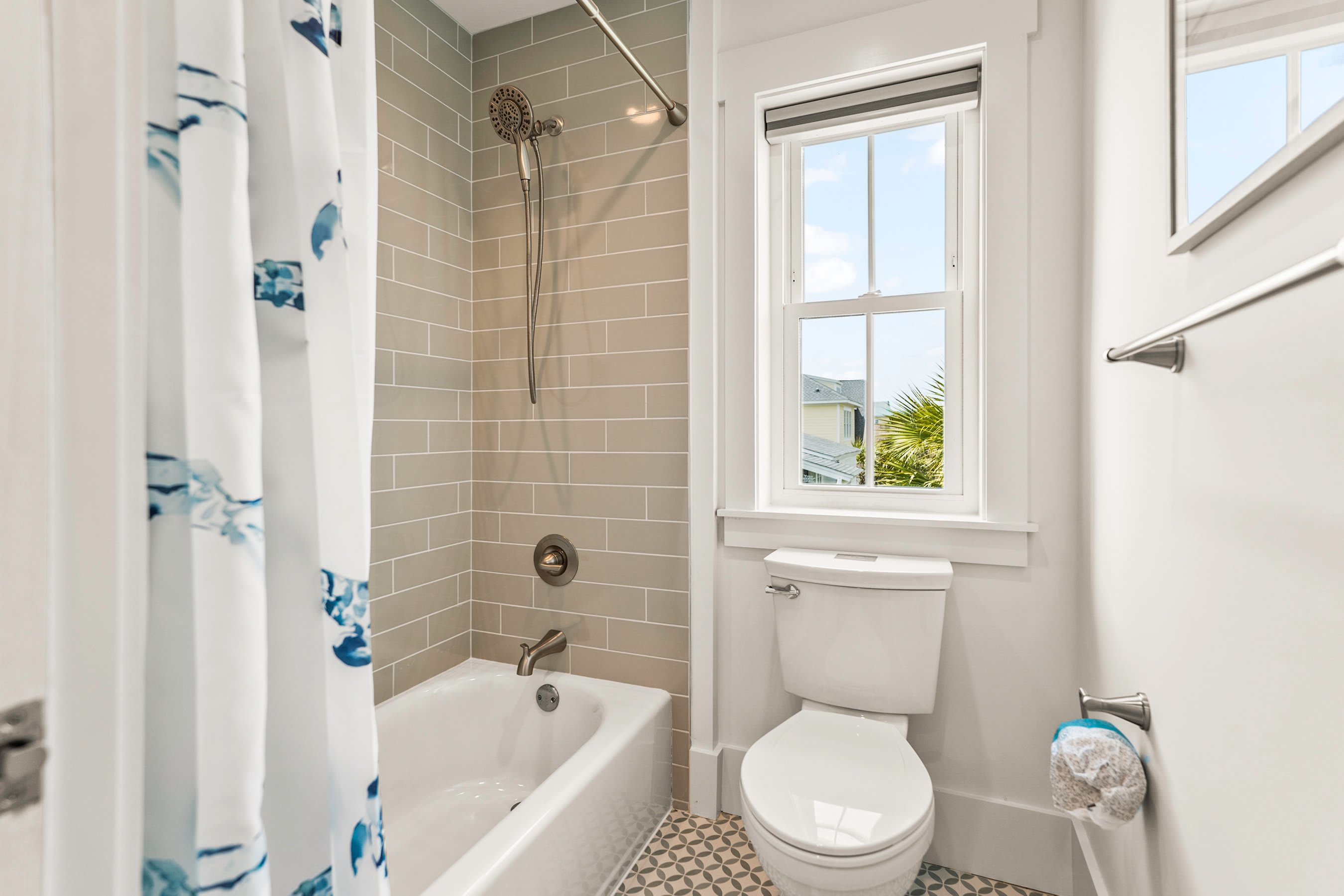 Shared Bathroom 2 with Tub/Shower Combo