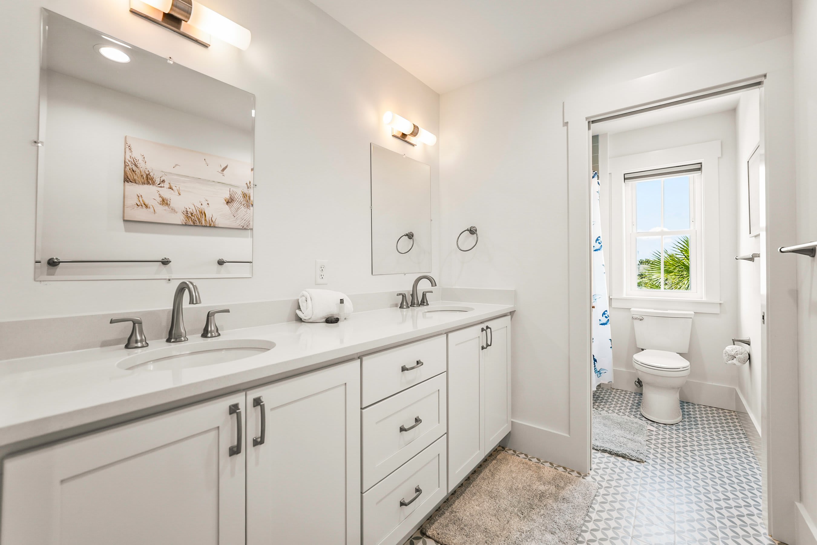 Shared Bathroom 2 with Tub/Shower Combo