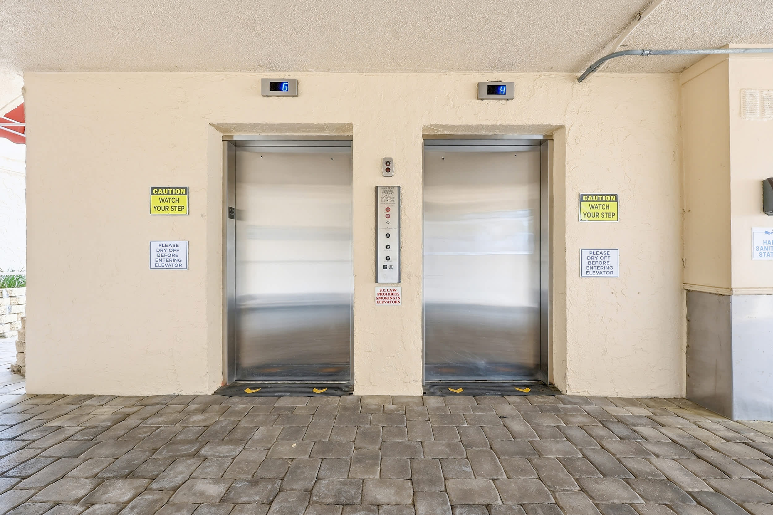 Ocean View Top Floor Condo w Pool and Hot Tub