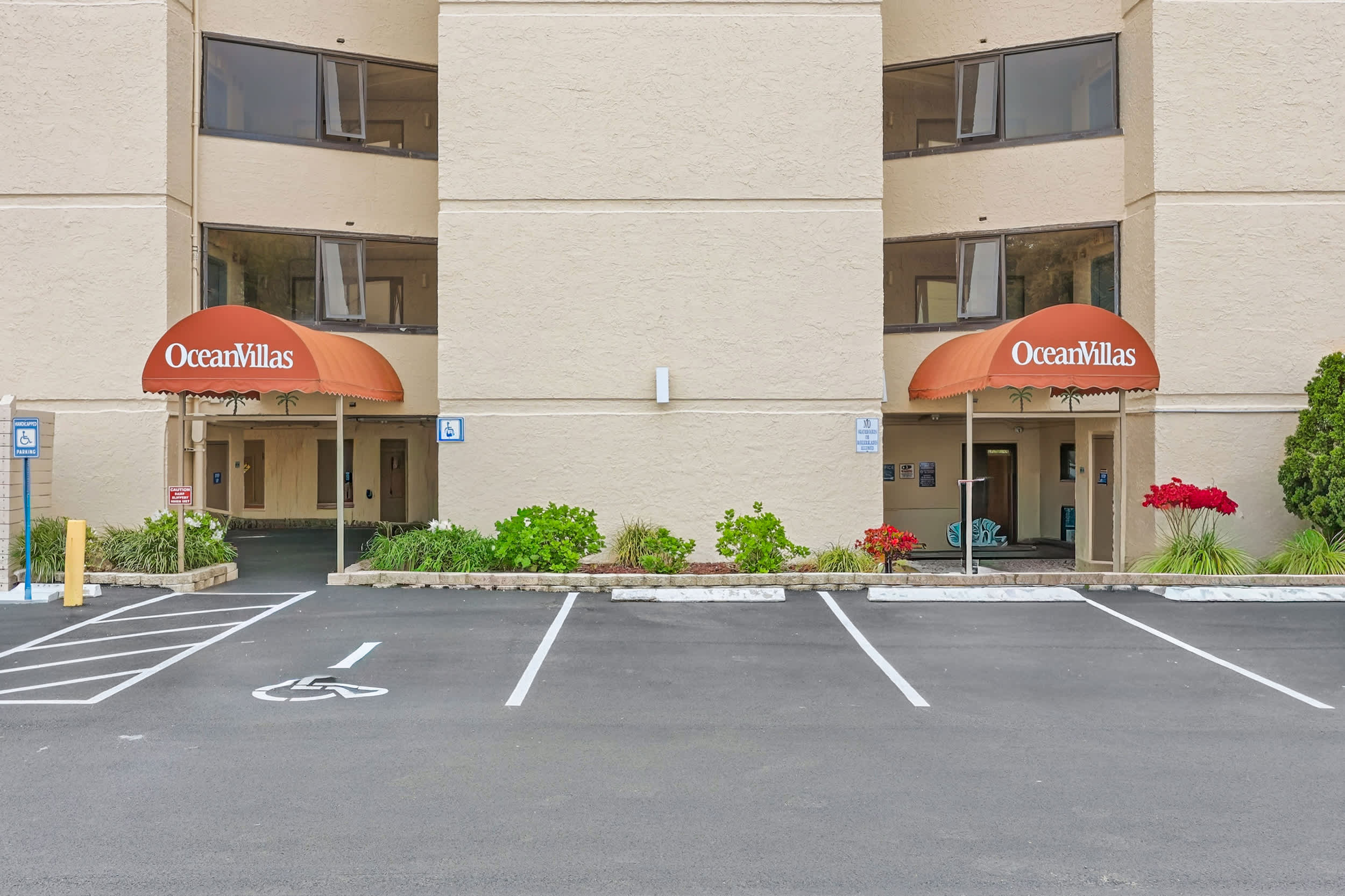 Ocean View Top Floor Condo w Pool and Hot Tub