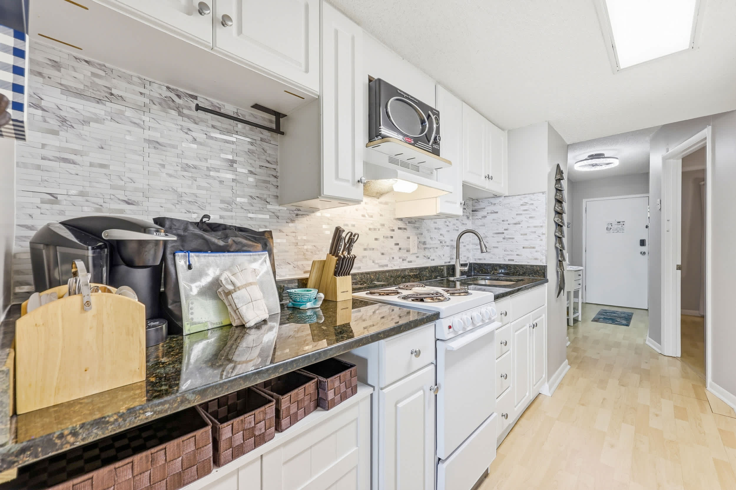 Ocean View Top Floor Condo w Pool and Hot Tub