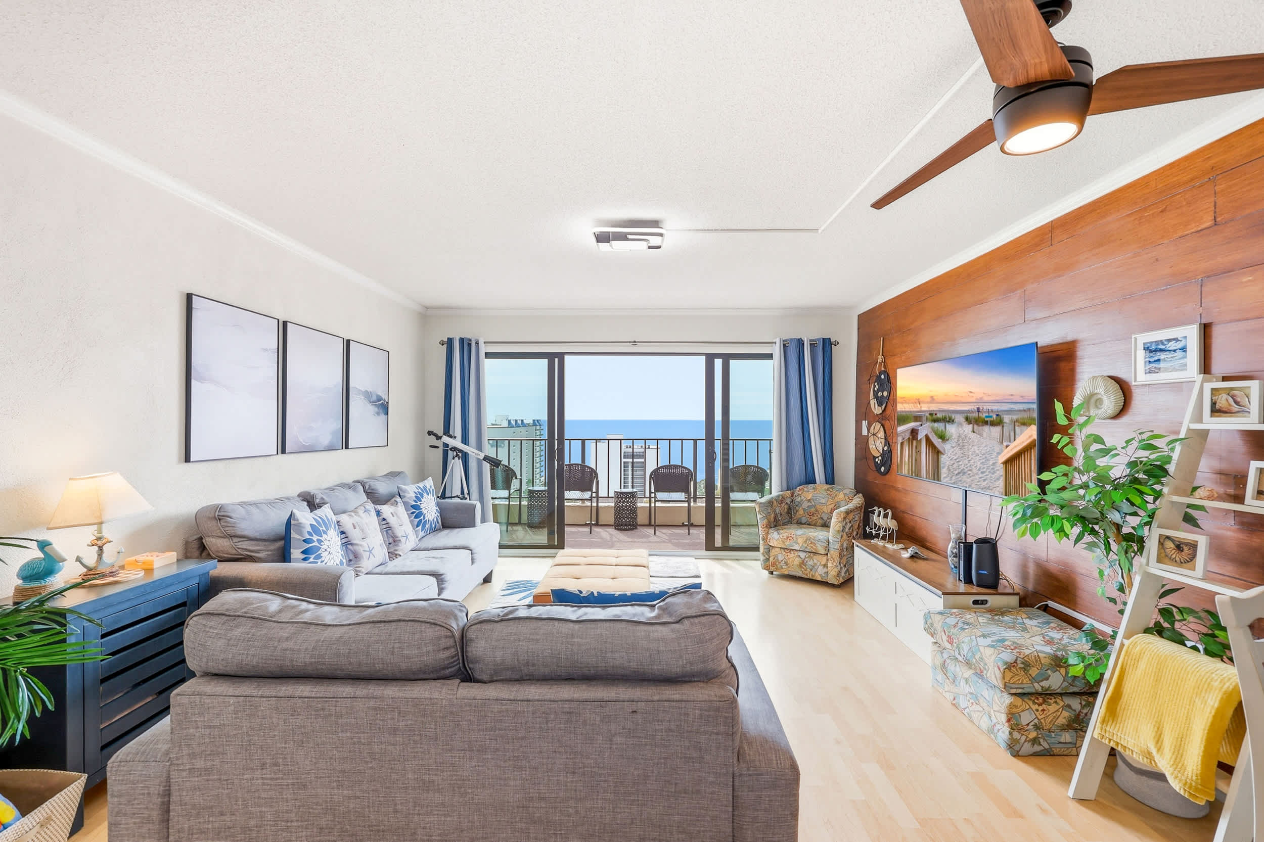 Ocean View Top Floor Condo w Pool and Hot Tub