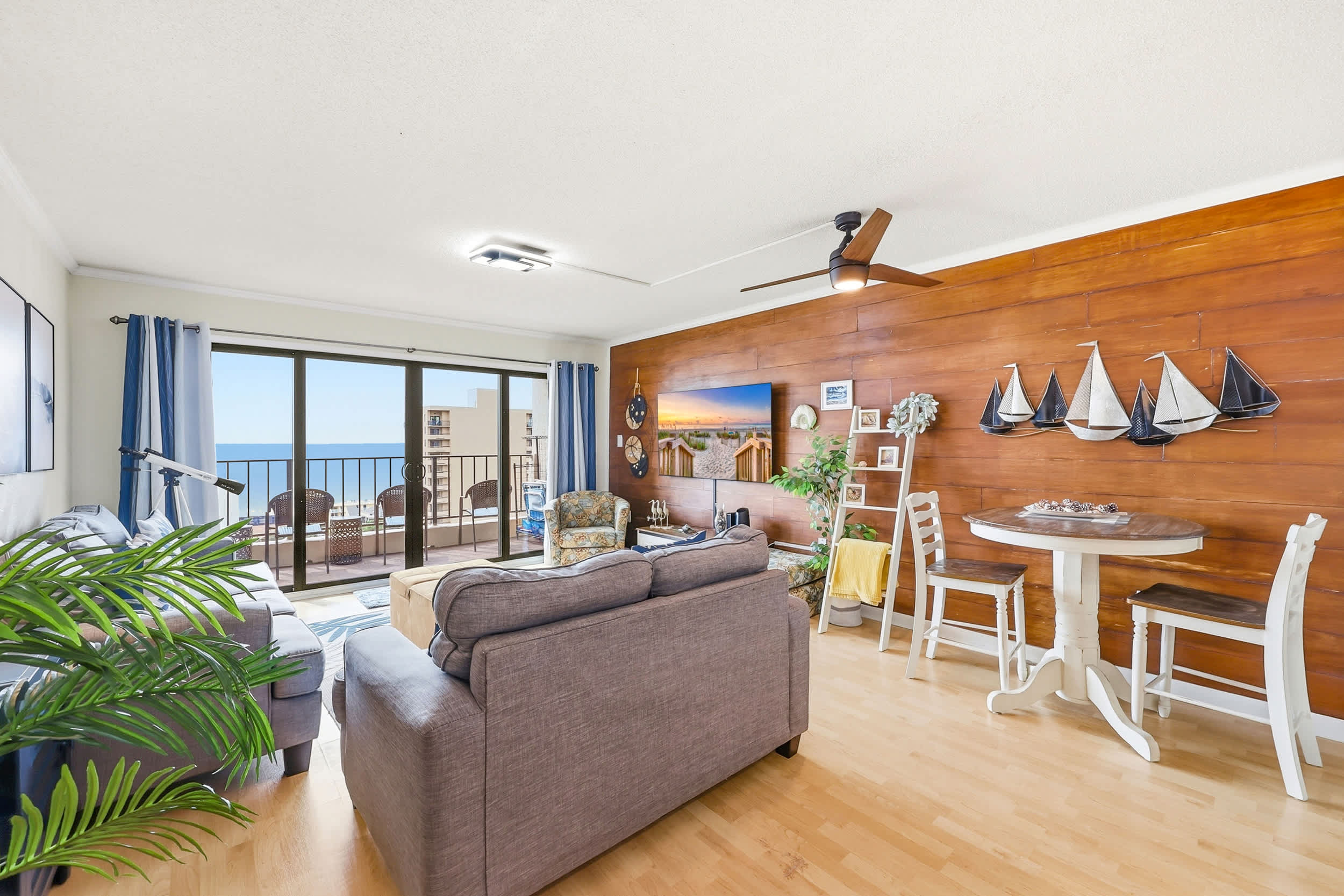 Ocean View Top Floor Condo w Pool and Hot Tub