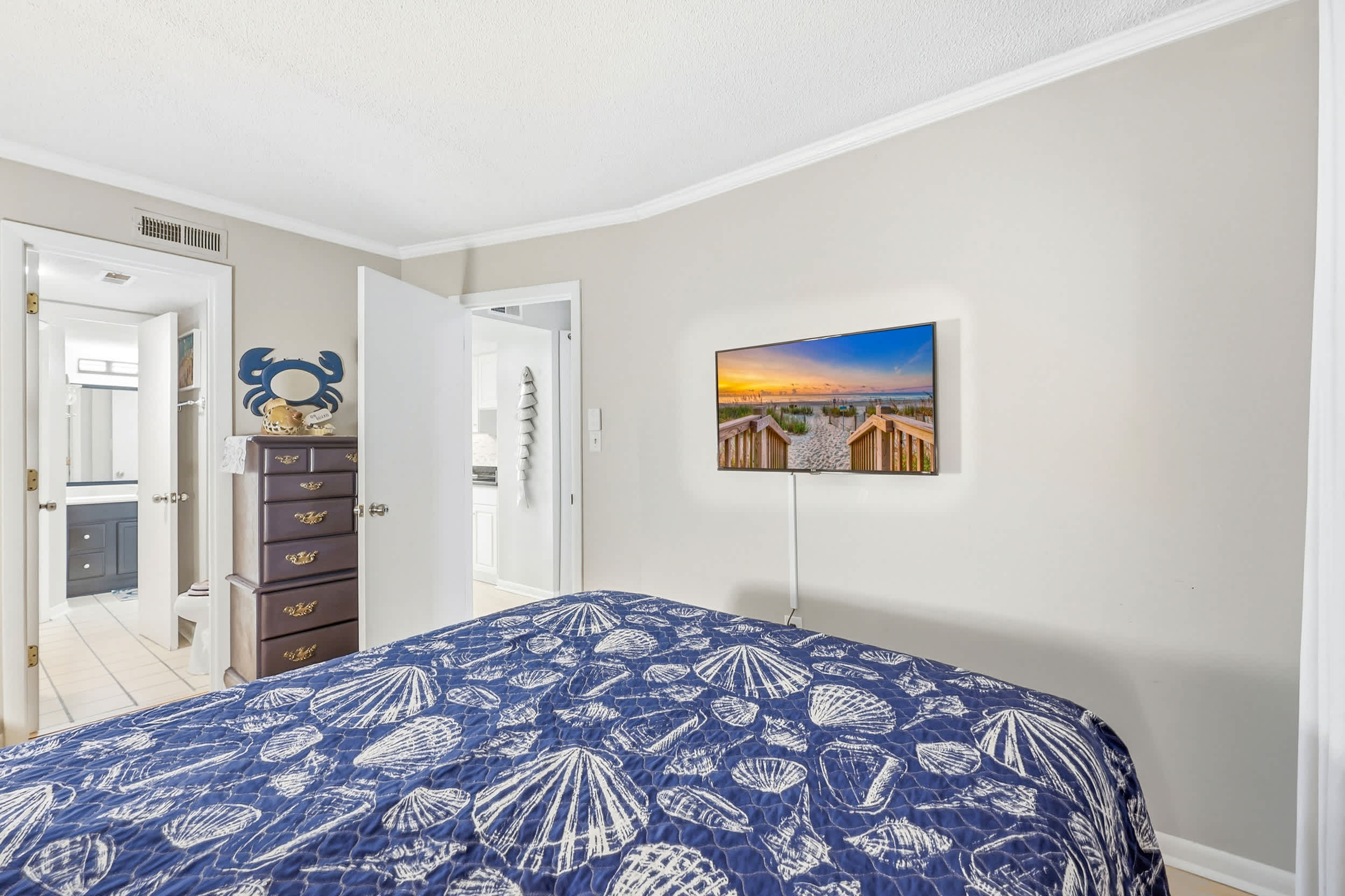 Ocean View Top Floor Condo w Pool and Hot Tub