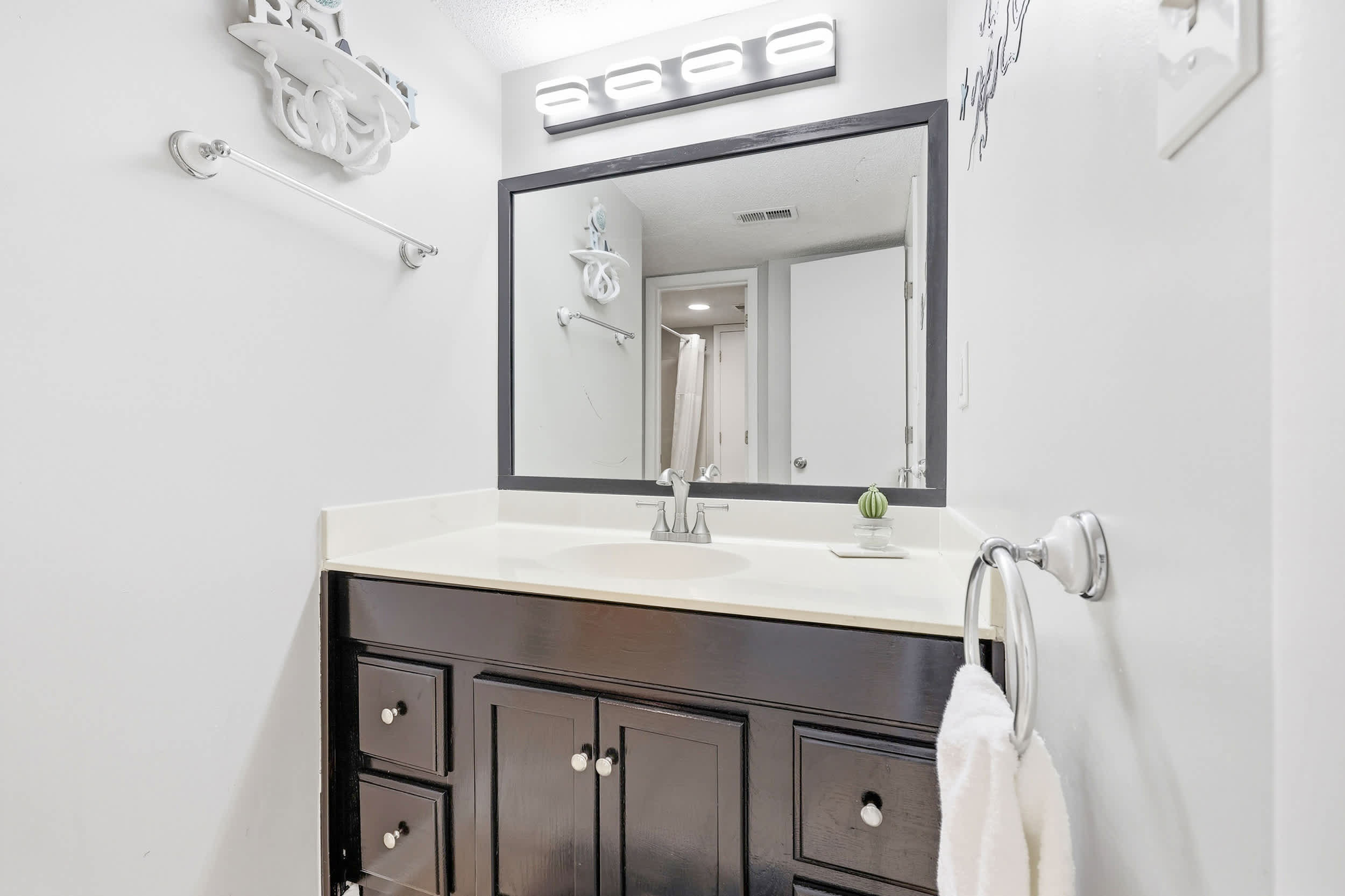 Ocean View Top Floor Condo w Pool and Hot Tub