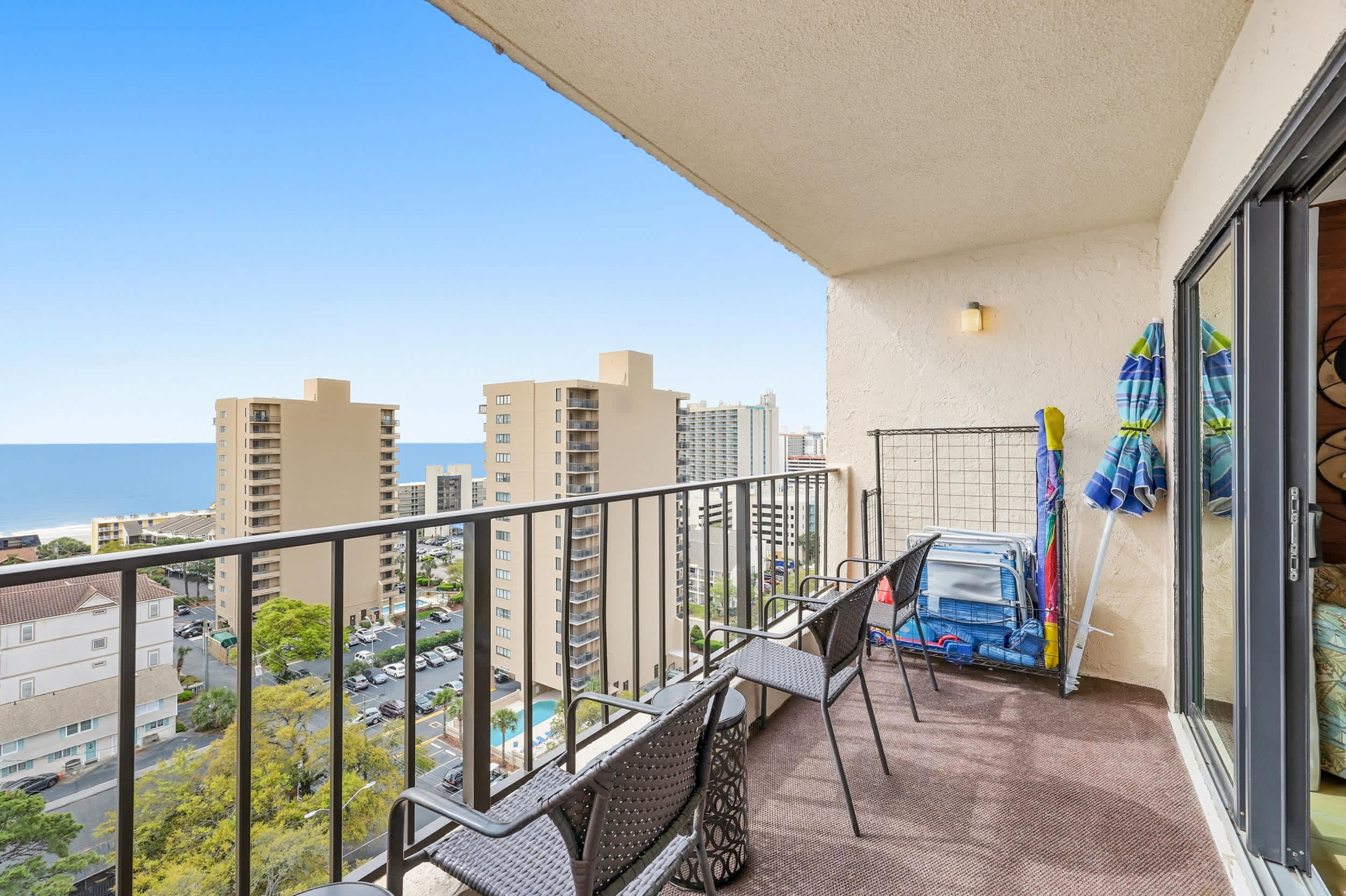 Ocean View Top Floor Condo w Pool and Hot Tub