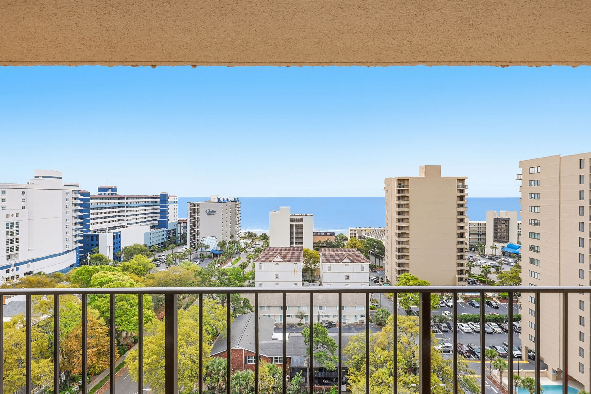 Ocean View Top Floor Condo w Pool and Hot Tub