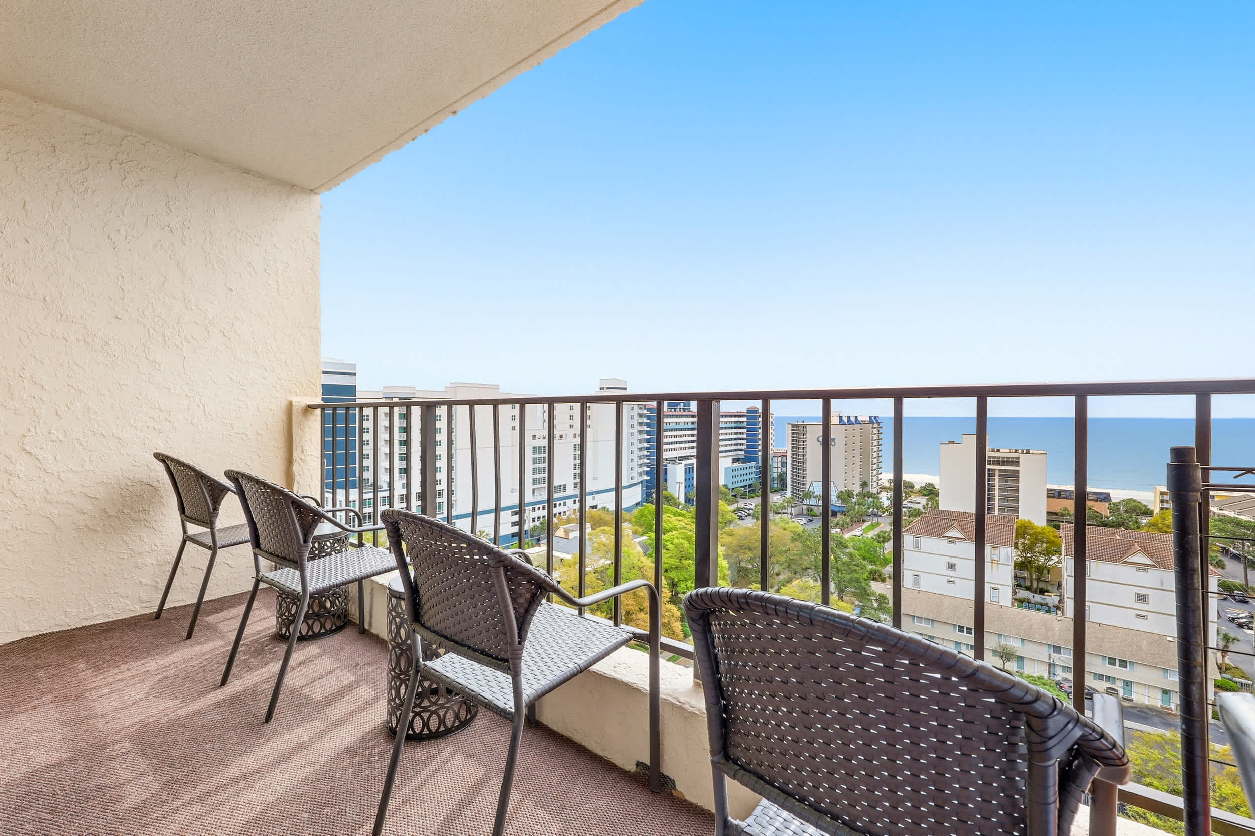 Ocean View Top Floor Condo w Pool and Hot Tub