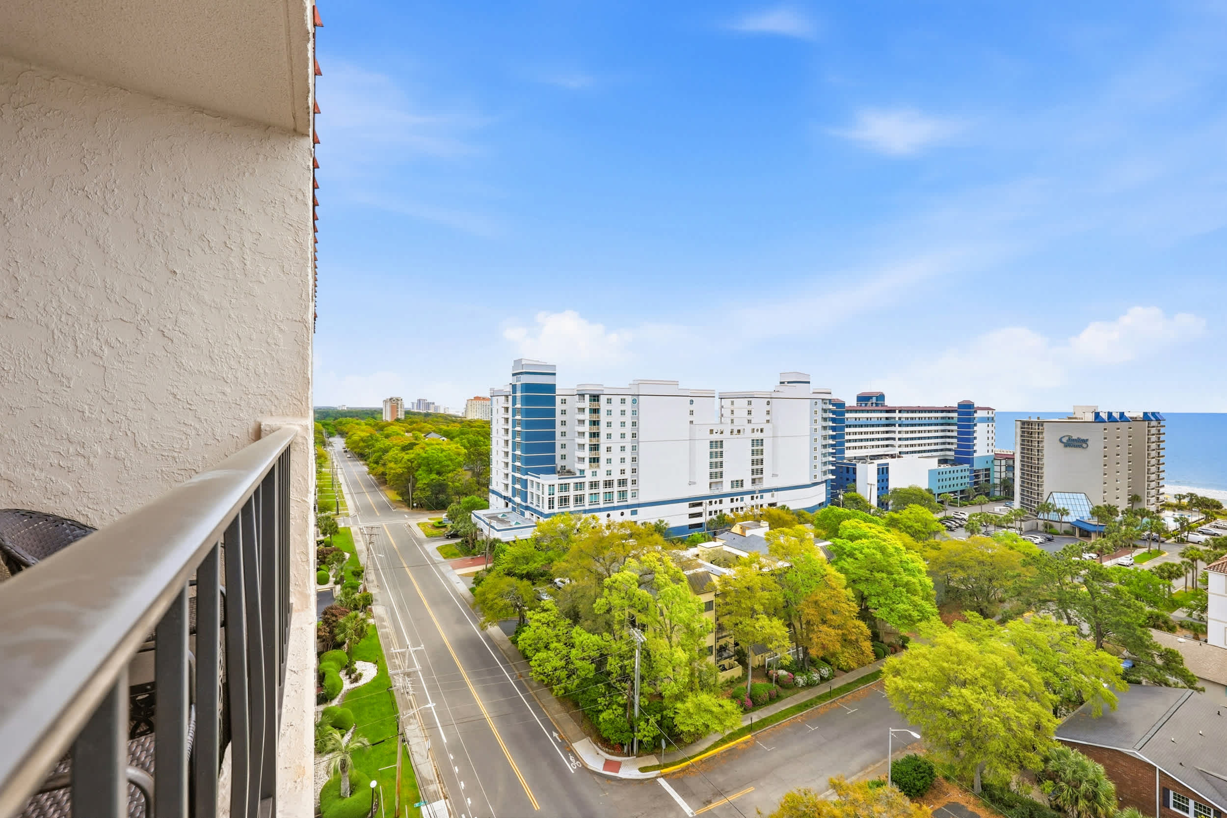 Ocean View Top Floor Condo w Pool and Hot Tub