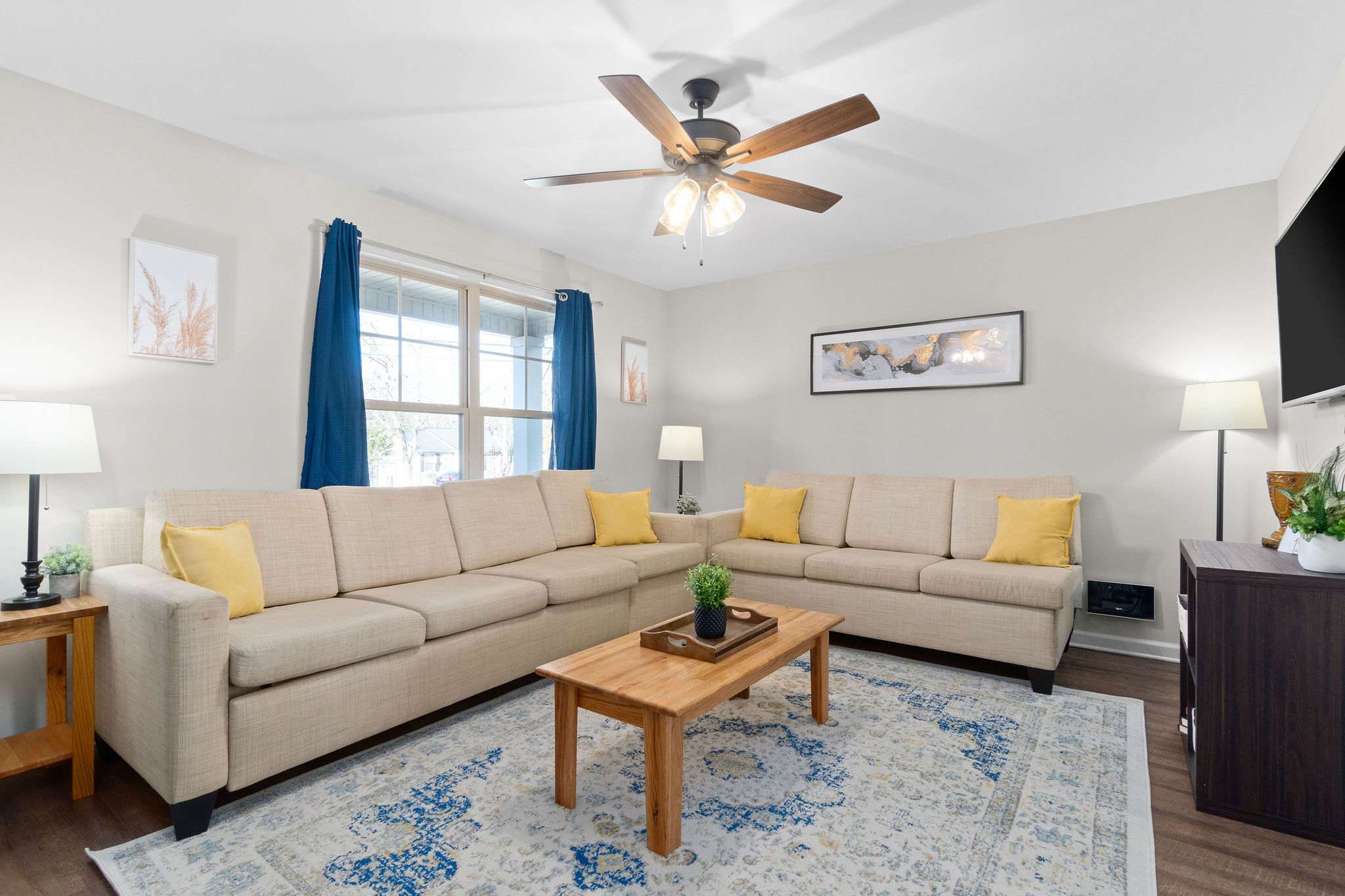 2 Homes Side-by-Side- Sleeps 14 - Near Downtown