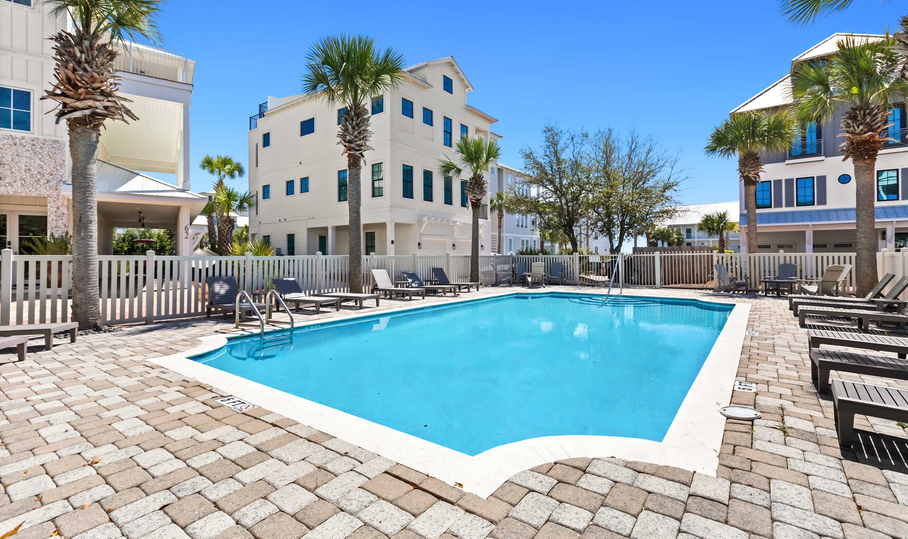 Santa Rosa Getaway | Shared Pool + Golf Cart