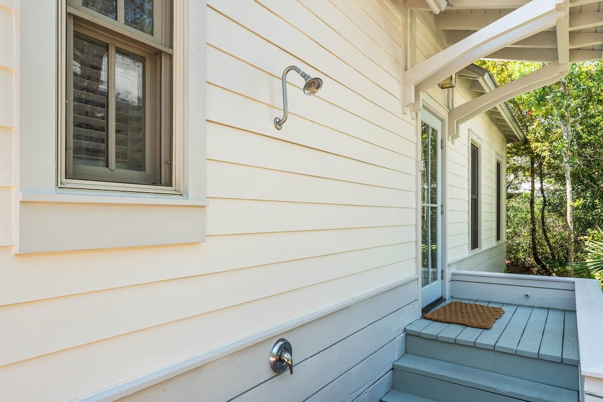 The Story House | Walk To Beach | Pet Friendly