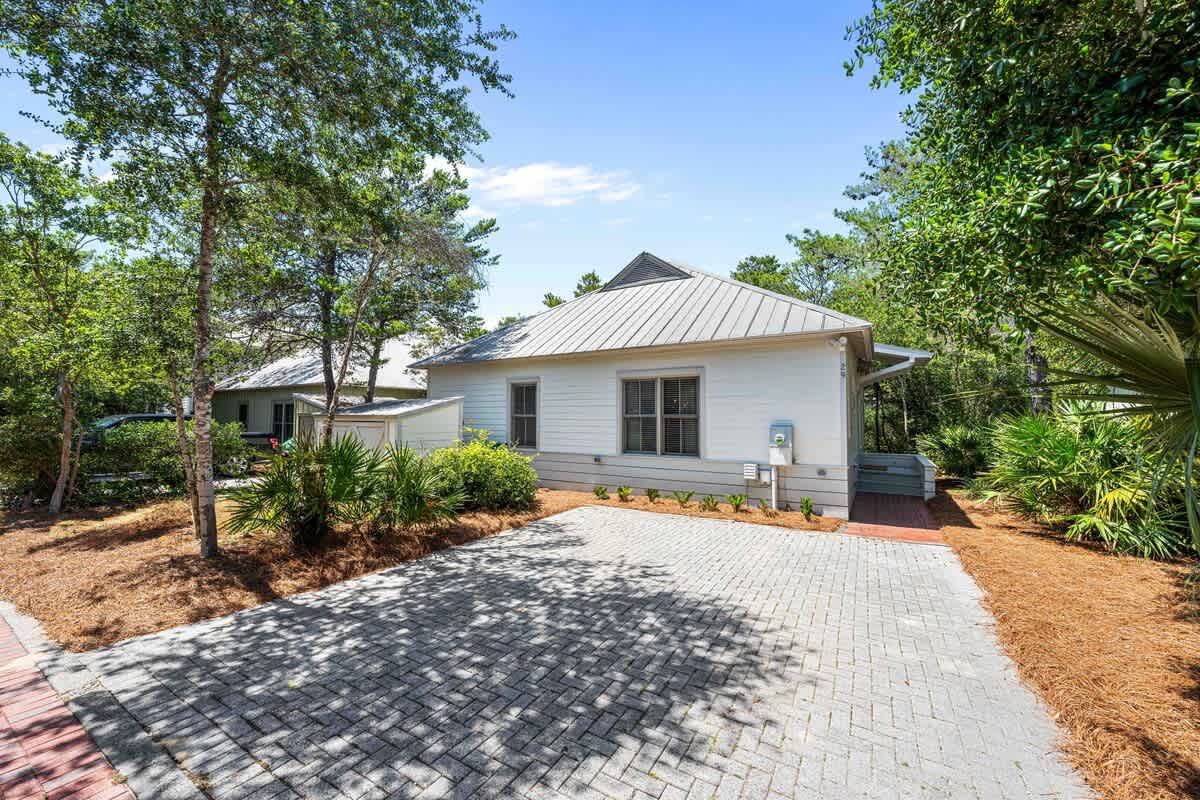 The Story House | Walk To Beach | Pet Friendly