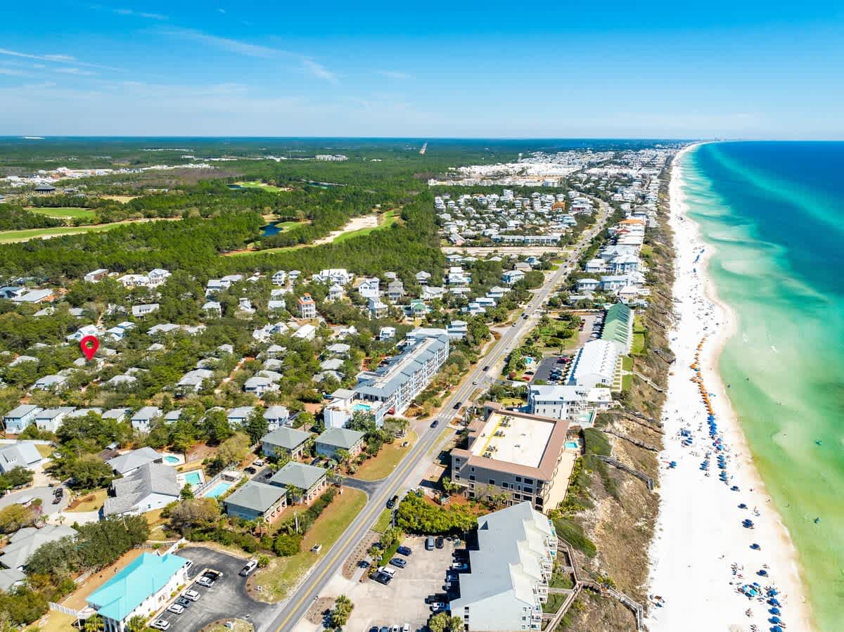 The Story House | Walk To Beach | Pet Friendly