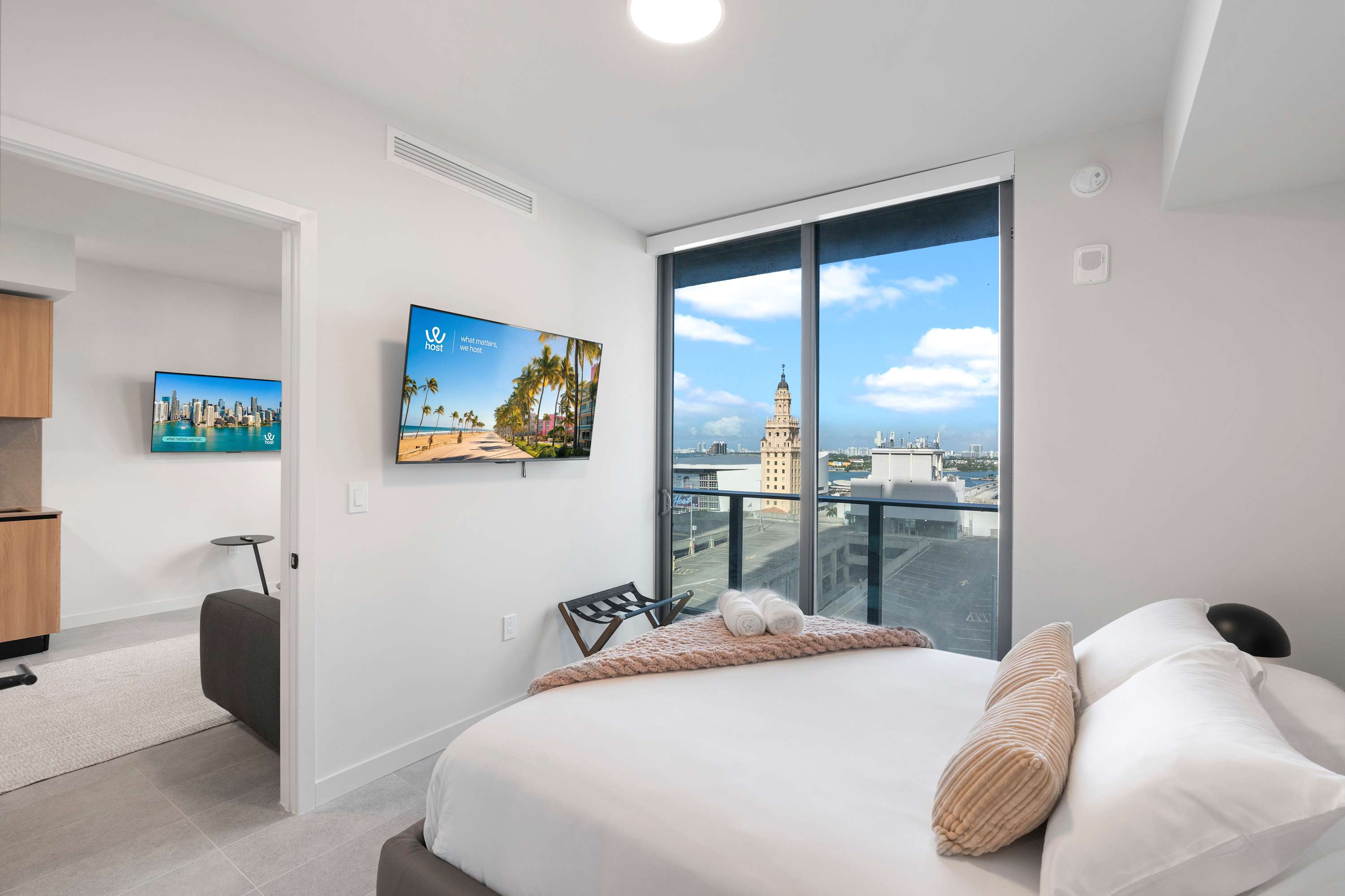 Modern 1BR | Gym / Pool | 10 Min to FIFA Fan Fest