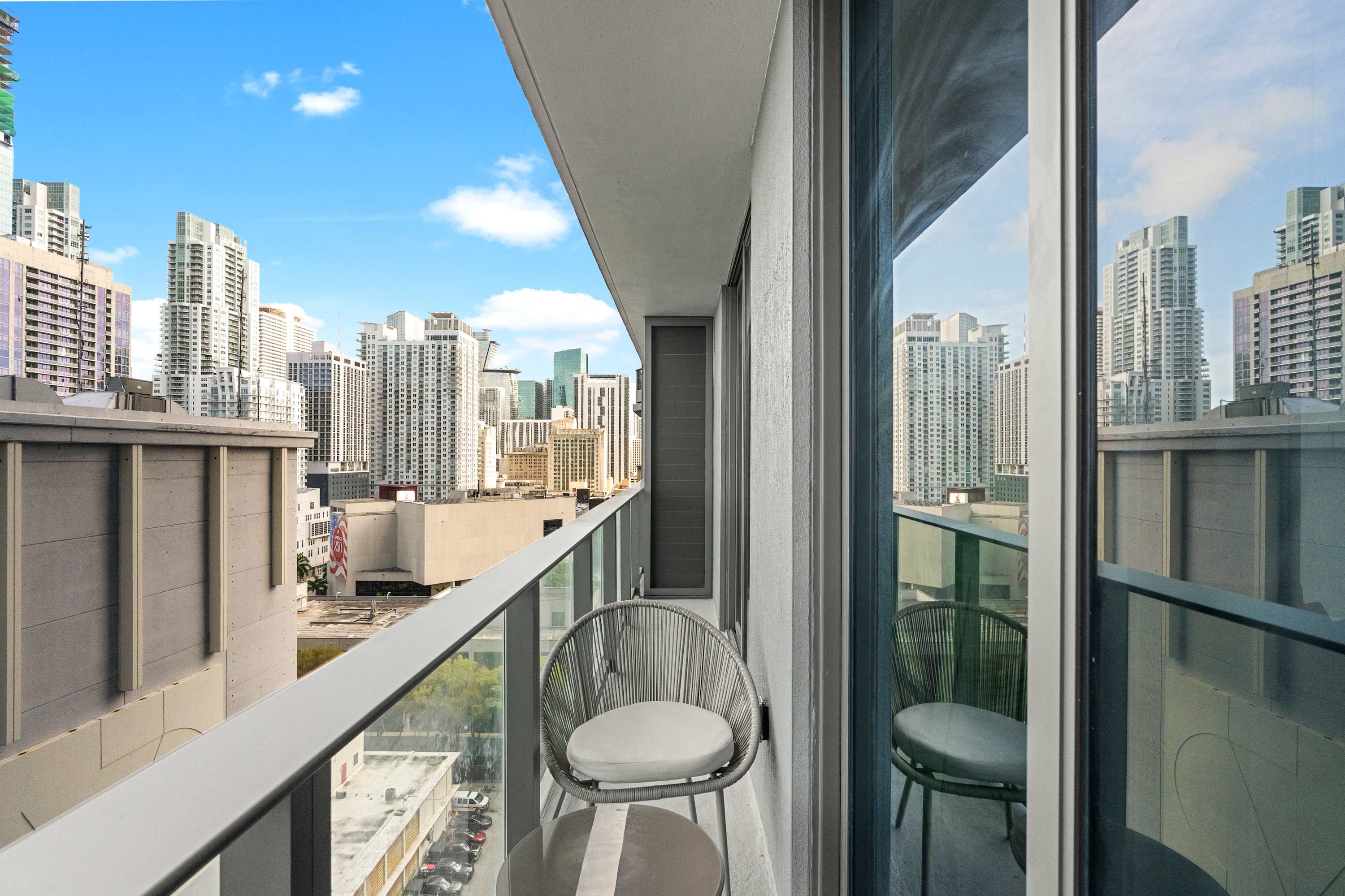 Modern 1BR | Gym / Pool | 10 Min to FIFA Fan Fest