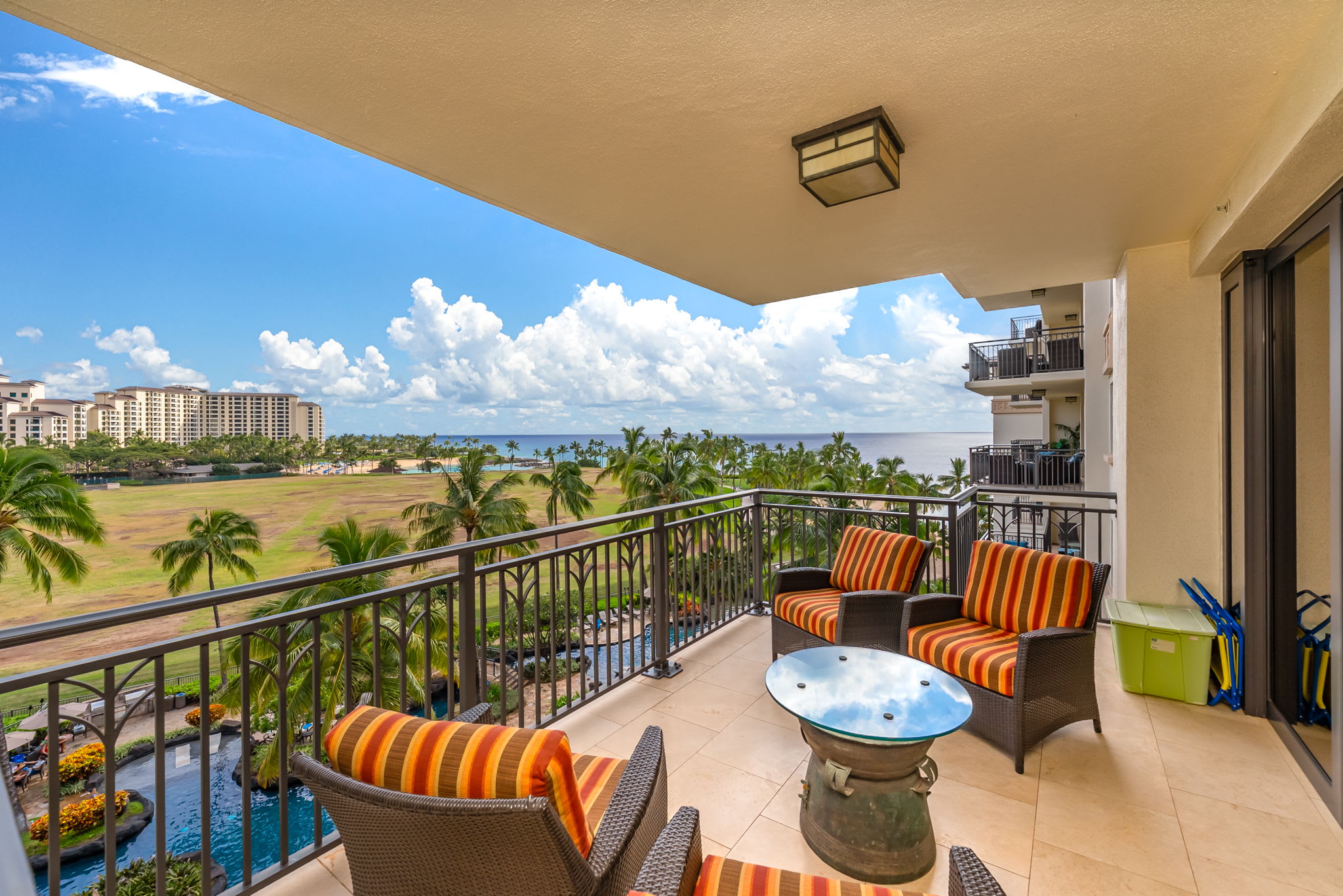 Tropical vibes, Hale Alani style