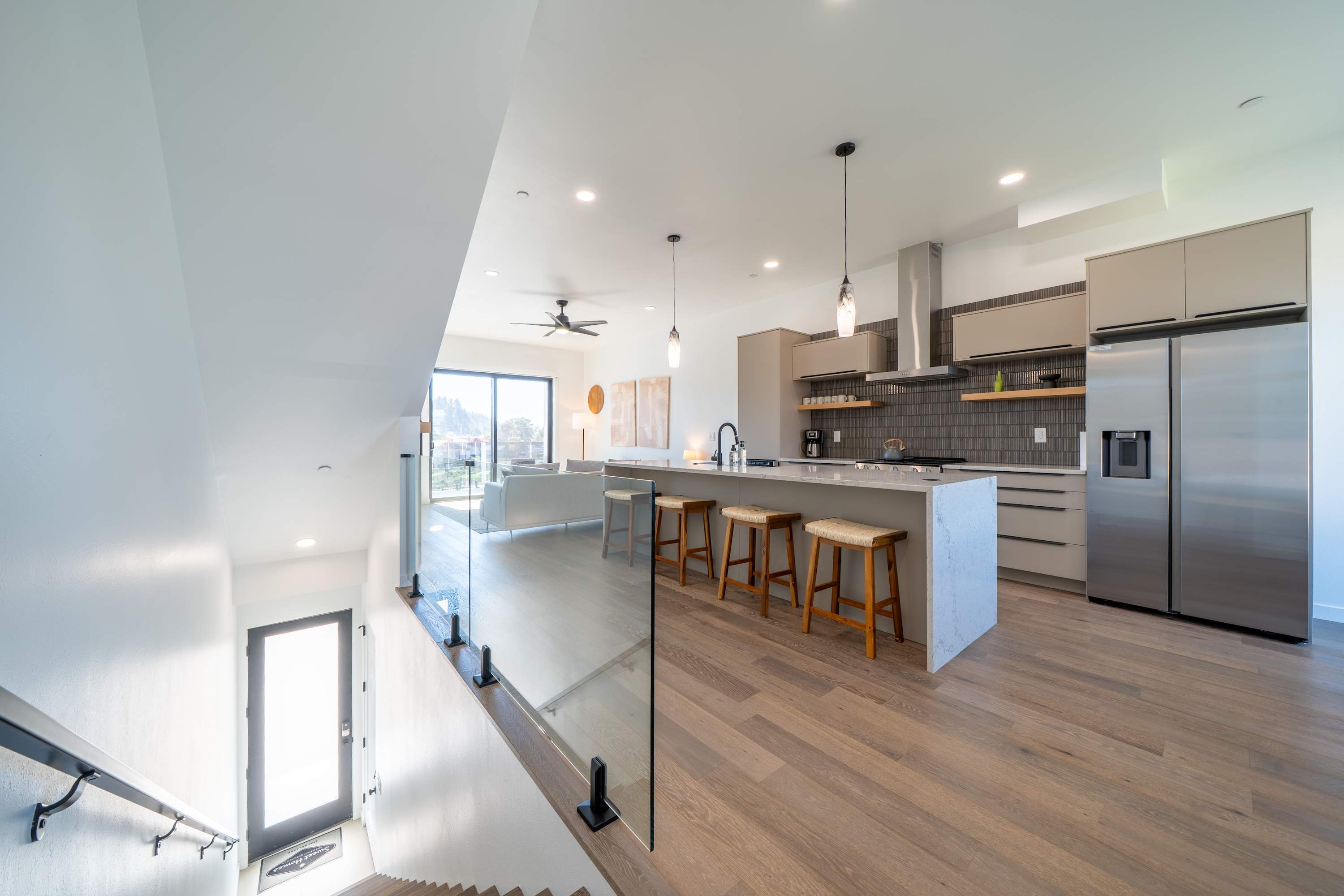 Alsea Bay View Townhome, Walk to Town + Hot Tub