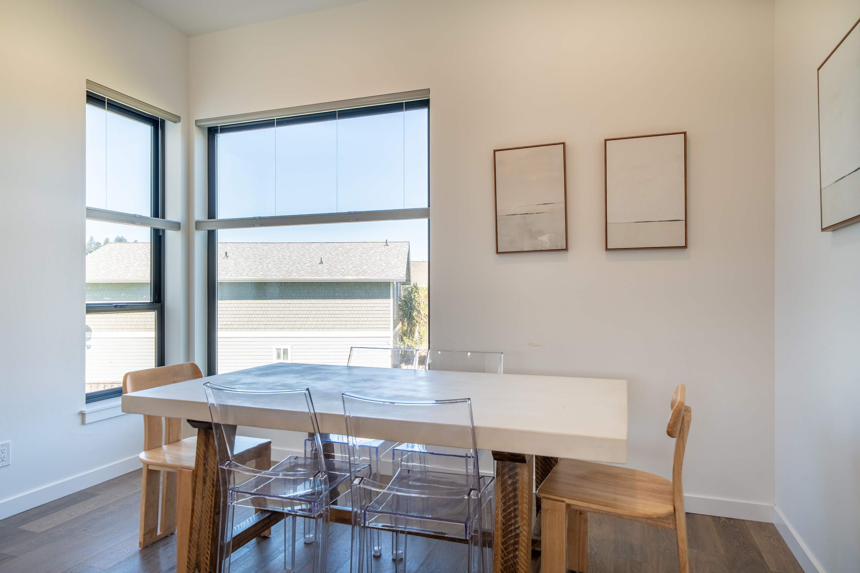 Alsea Bay View Townhome, Walk to Town + Hot Tub