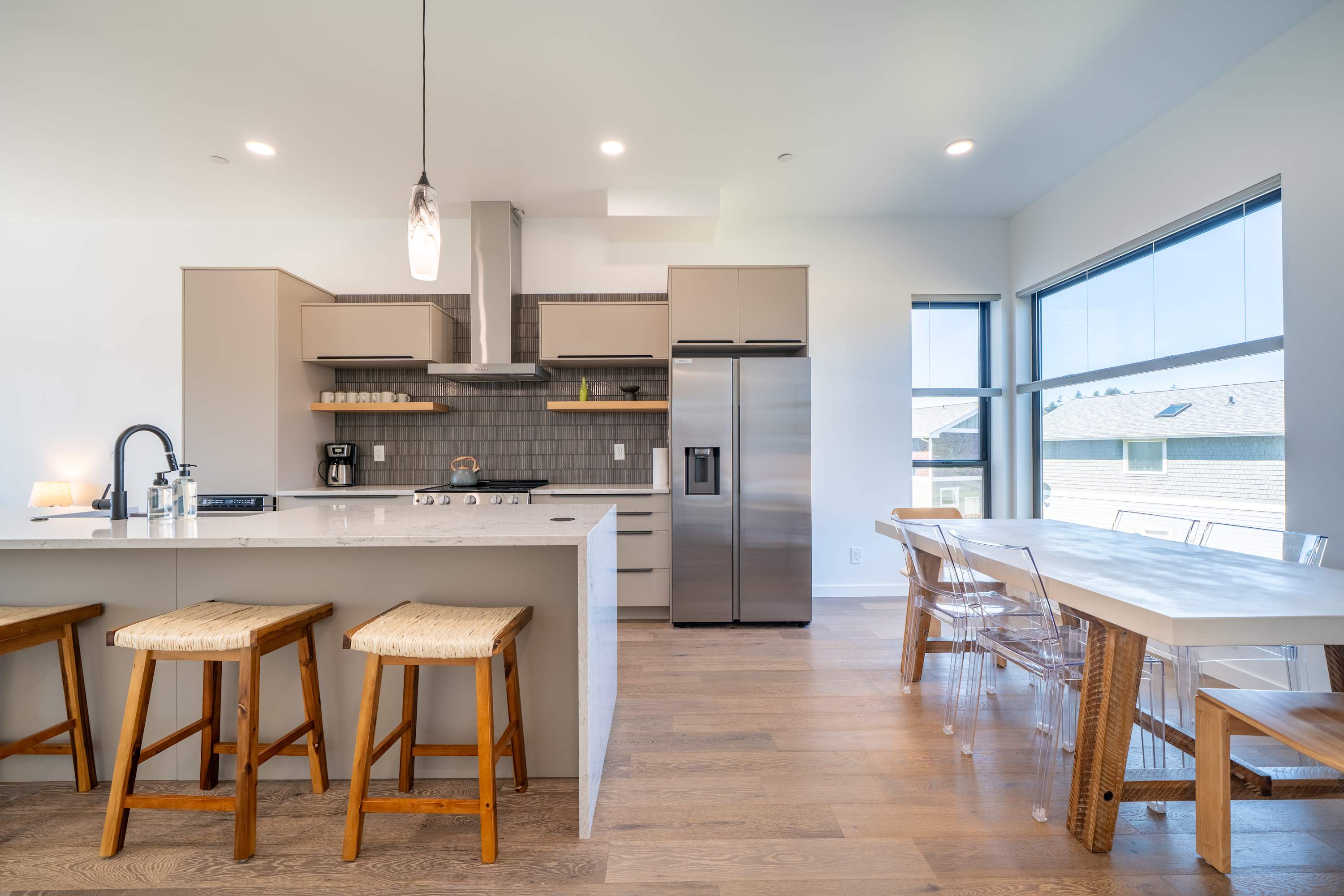 Alsea Bay View Townhome, Walk to Town + Hot Tub