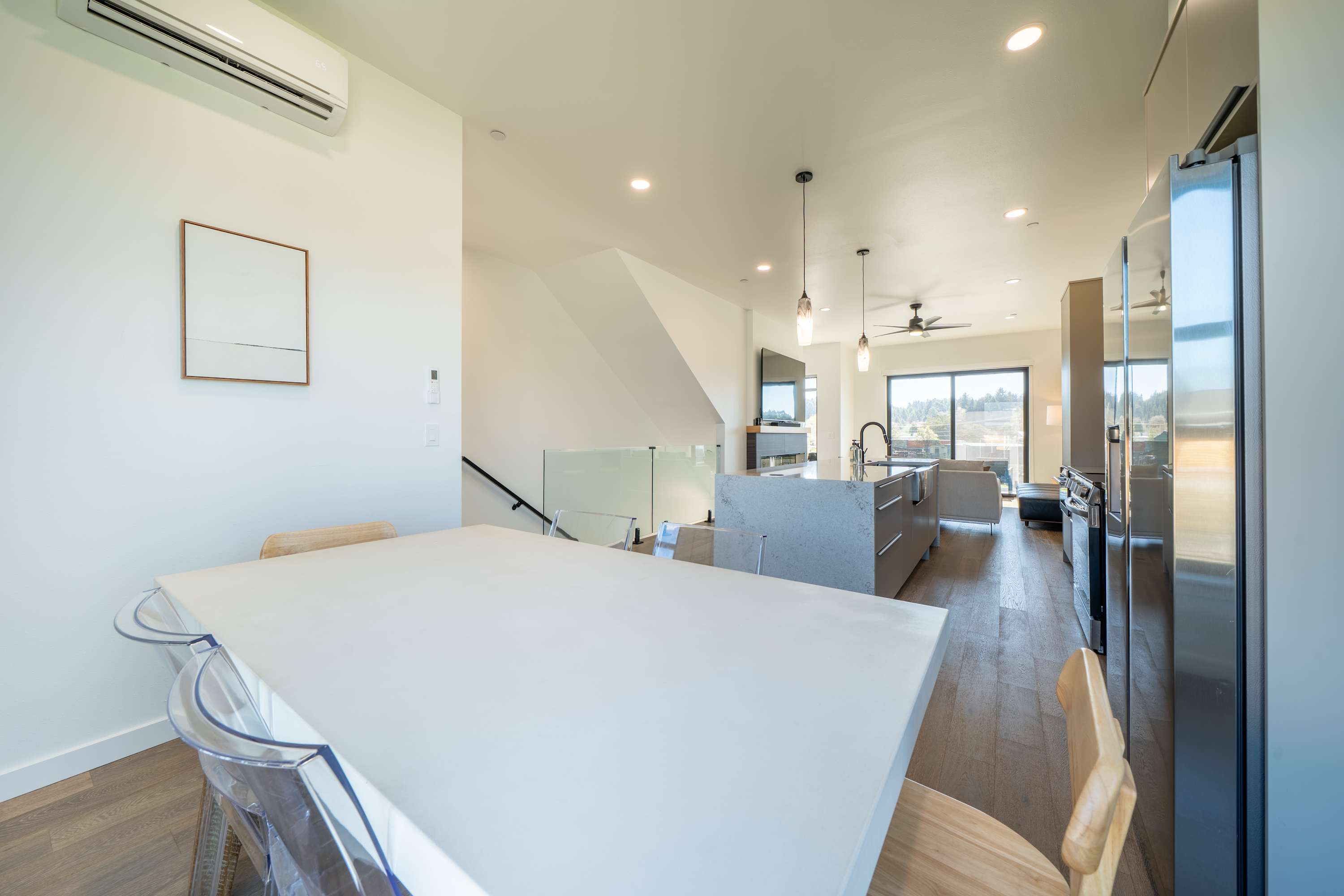 Alsea Bay View Townhome, Walk to Town + Hot Tub