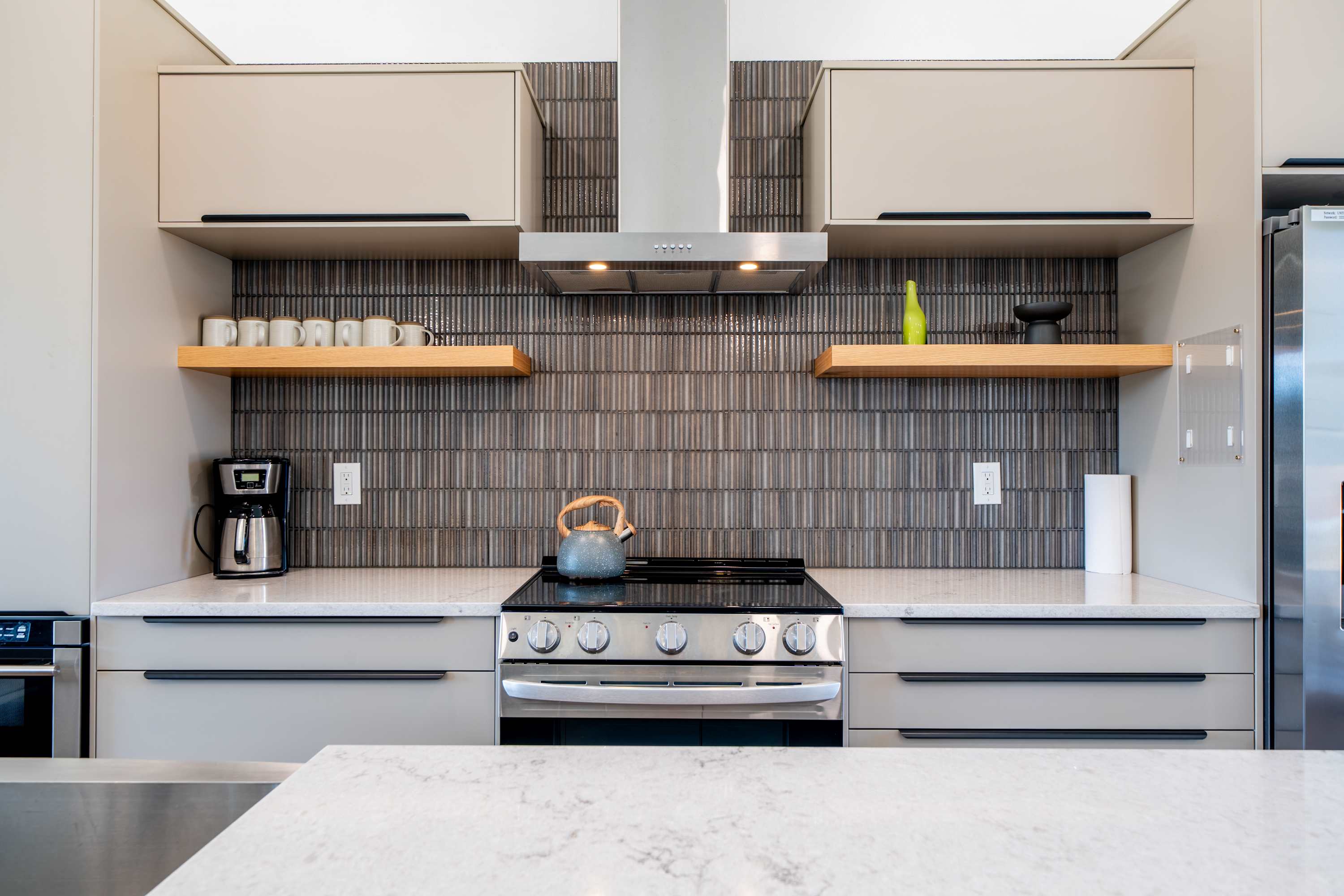 Alsea Bay View Townhome, Walk to Town + Hot Tub