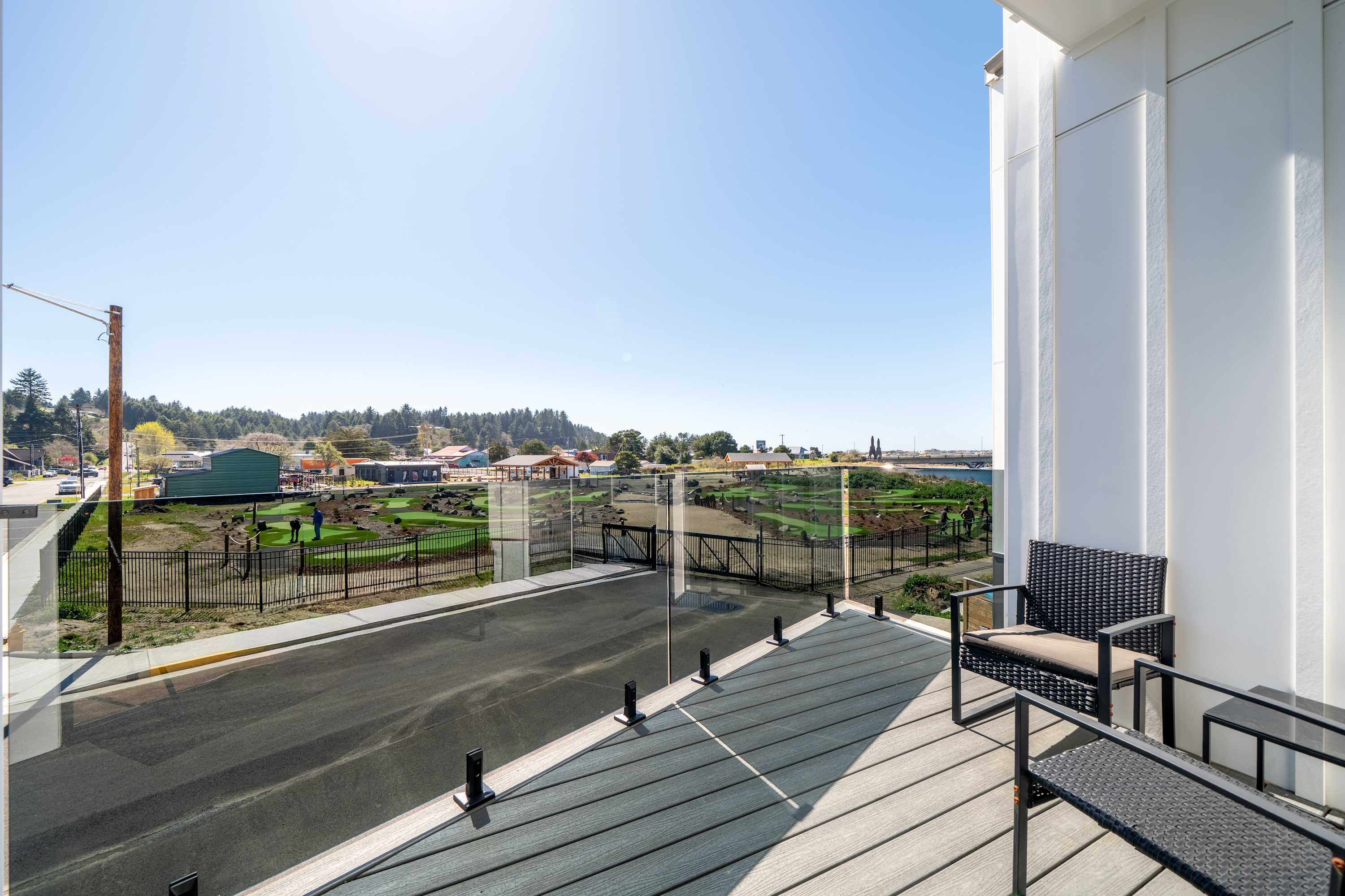 Alsea Bay View Townhome, Walk to Town + Hot Tub
