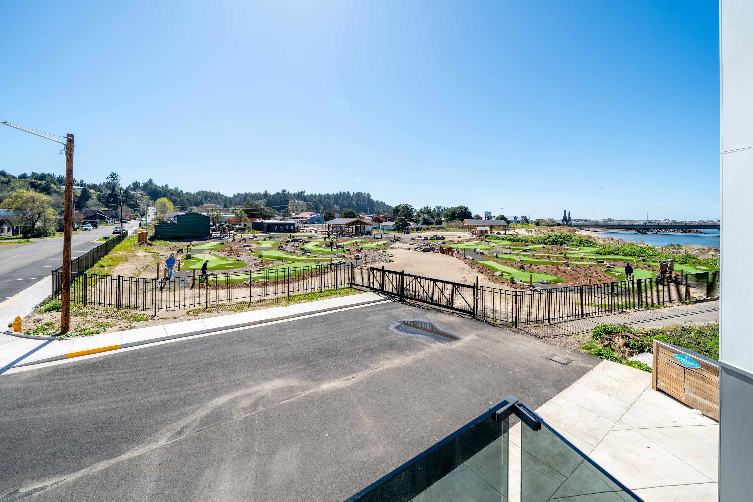 Alsea Bay View Townhome, Walk to Town + Hot Tub