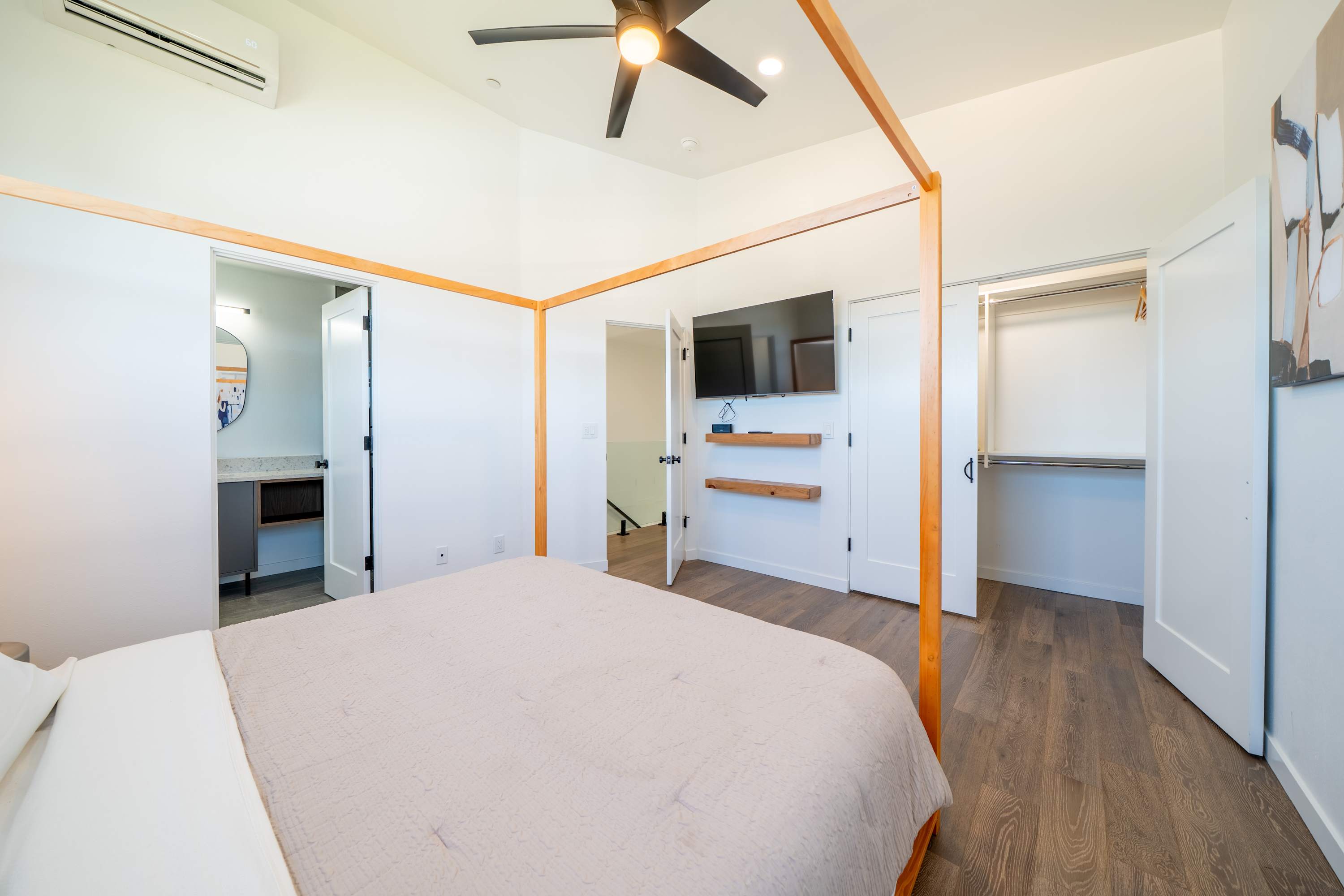 Alsea Bay View Townhome, Walk to Town + Hot Tub