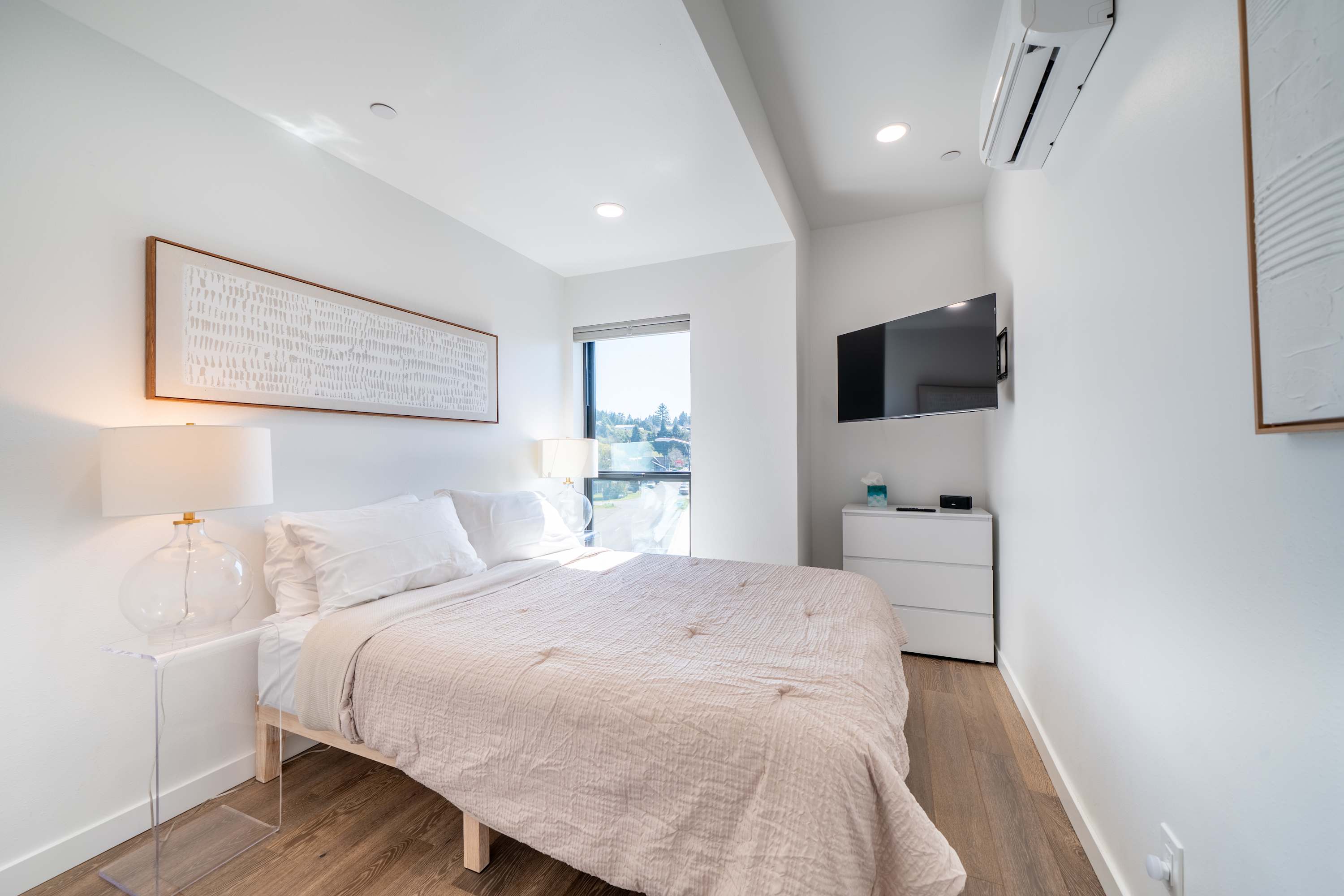 Alsea Bay View Townhome, Walk to Town + Hot Tub