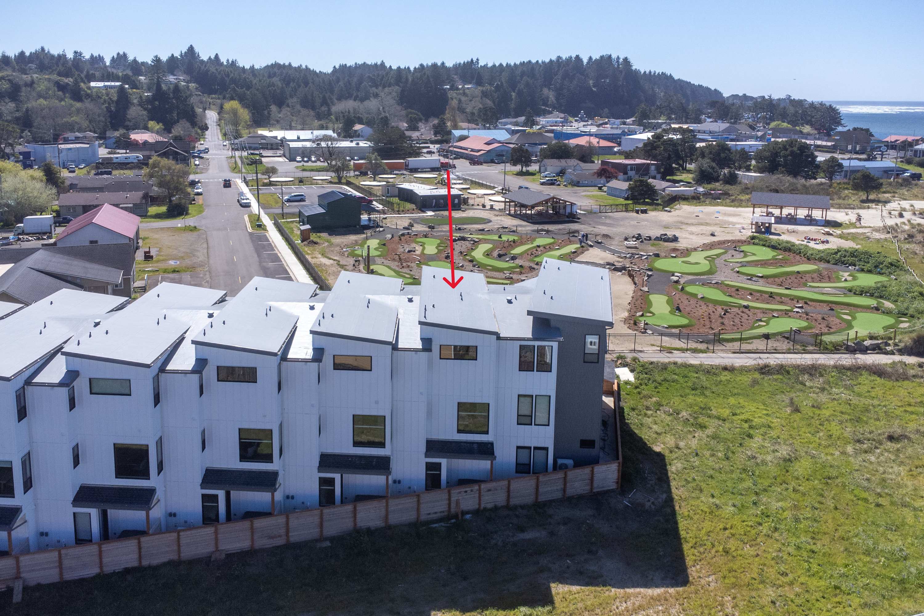 Alsea Bay View Townhome, Walk to Town + Hot Tub