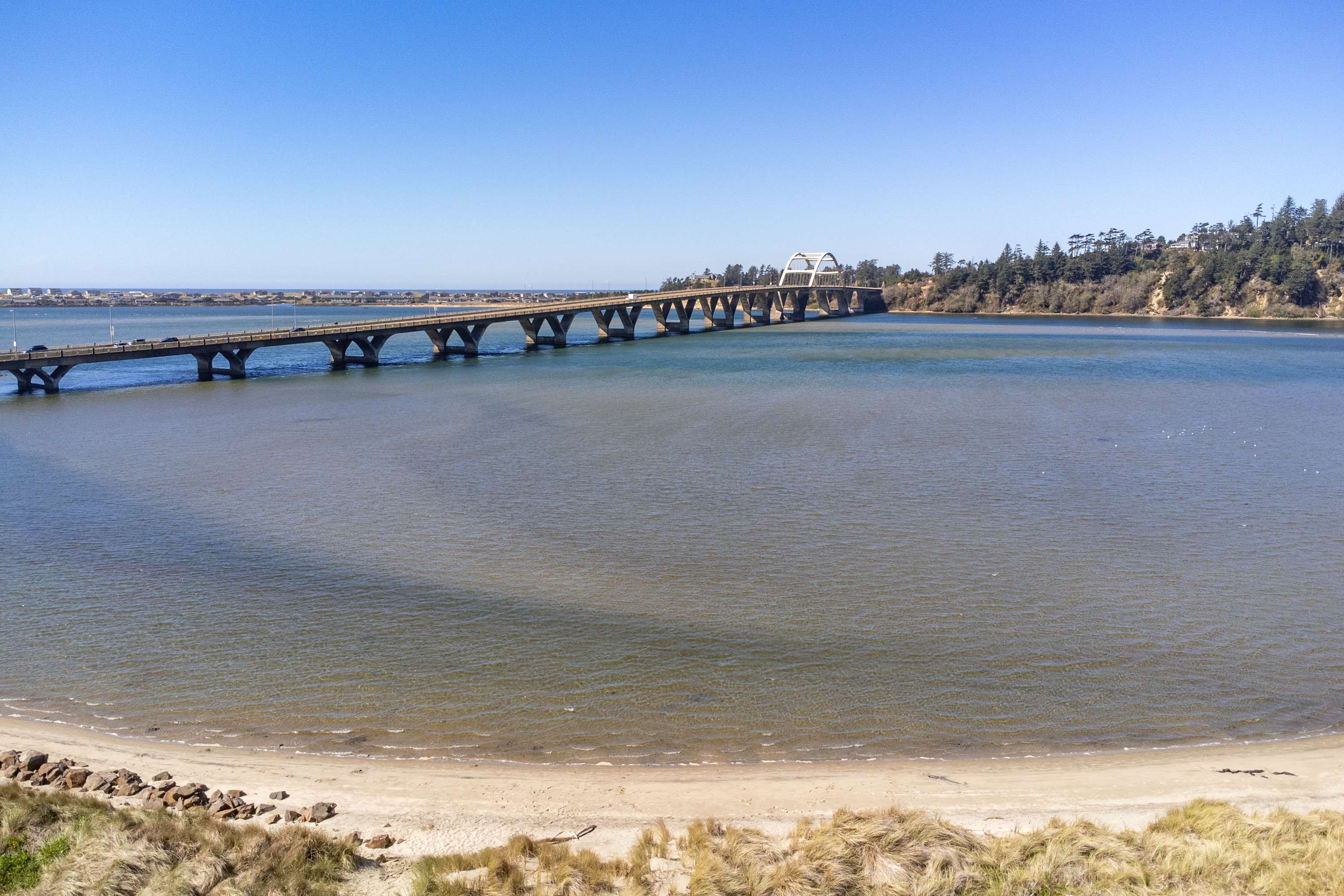 Alsea Bay View Townhome, Walk to Town + Hot Tub