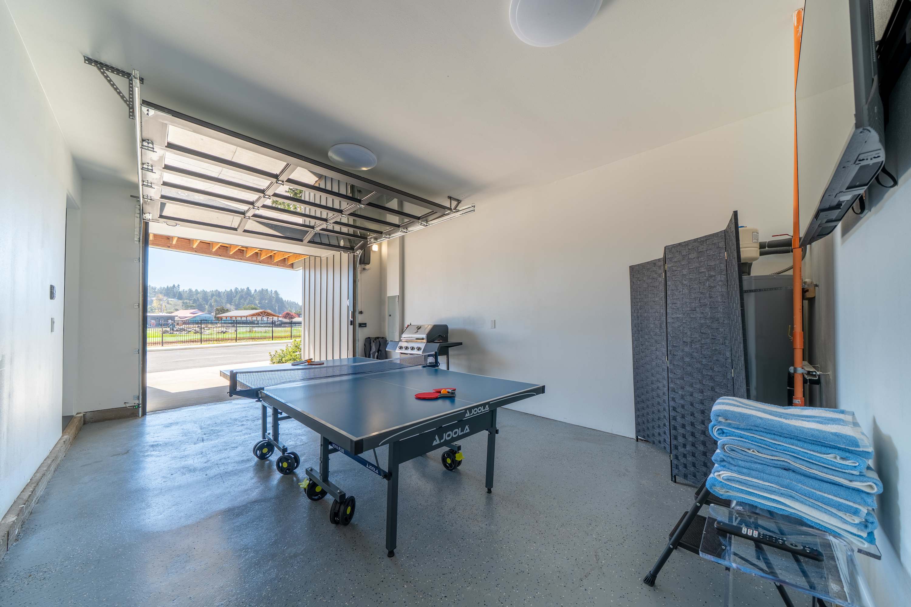 Alsea Bay View Townhome, Walk to Town + Hot Tub