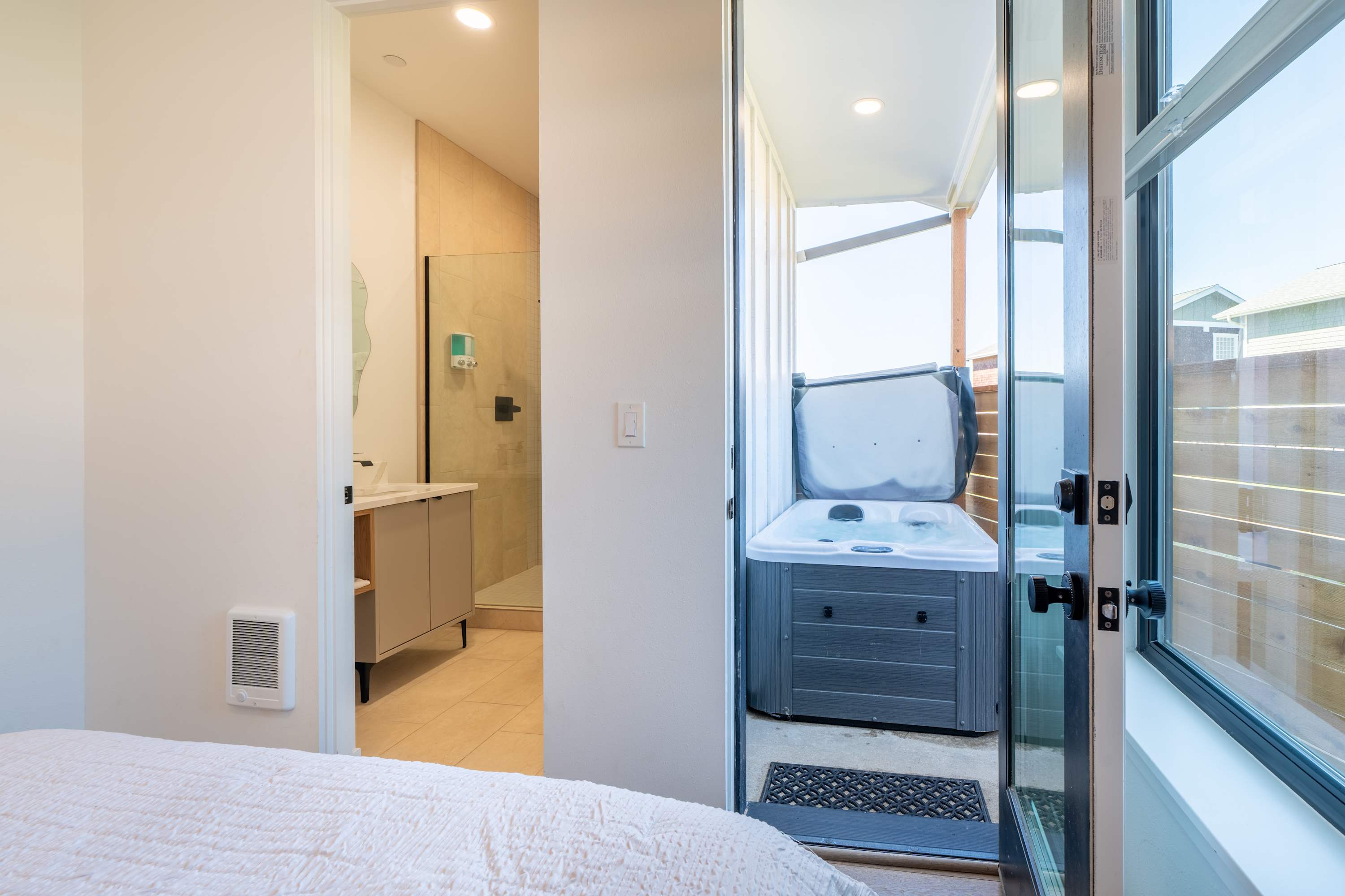 Alsea Bay View Townhome, Walk to Town + Hot Tub