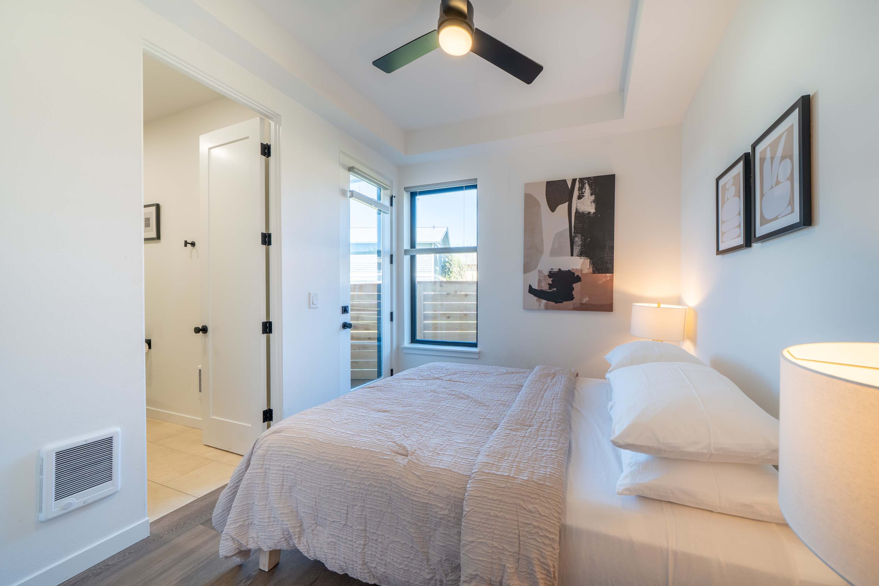 Alsea Bay View Townhome, Walk to Town + Hot Tub