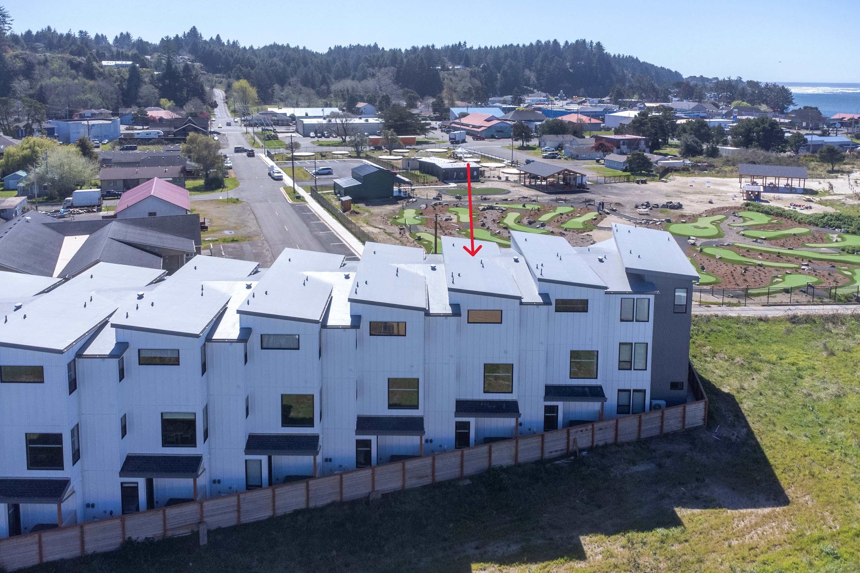 Bay Bridge Views, Hot Tub, Walk to Town + BBQ