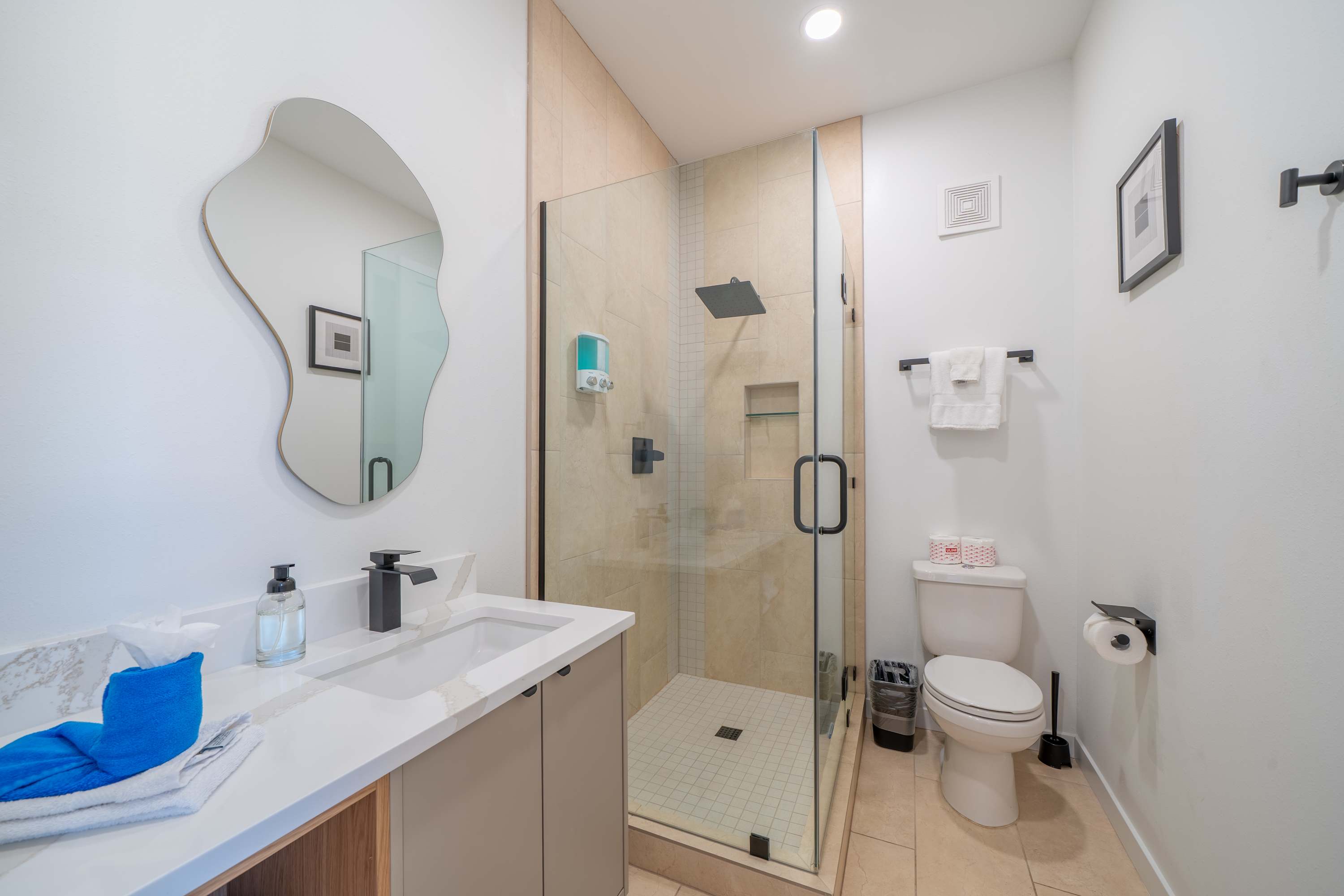 Alsea Bay View Townhome, Walk to Town + Hot Tub