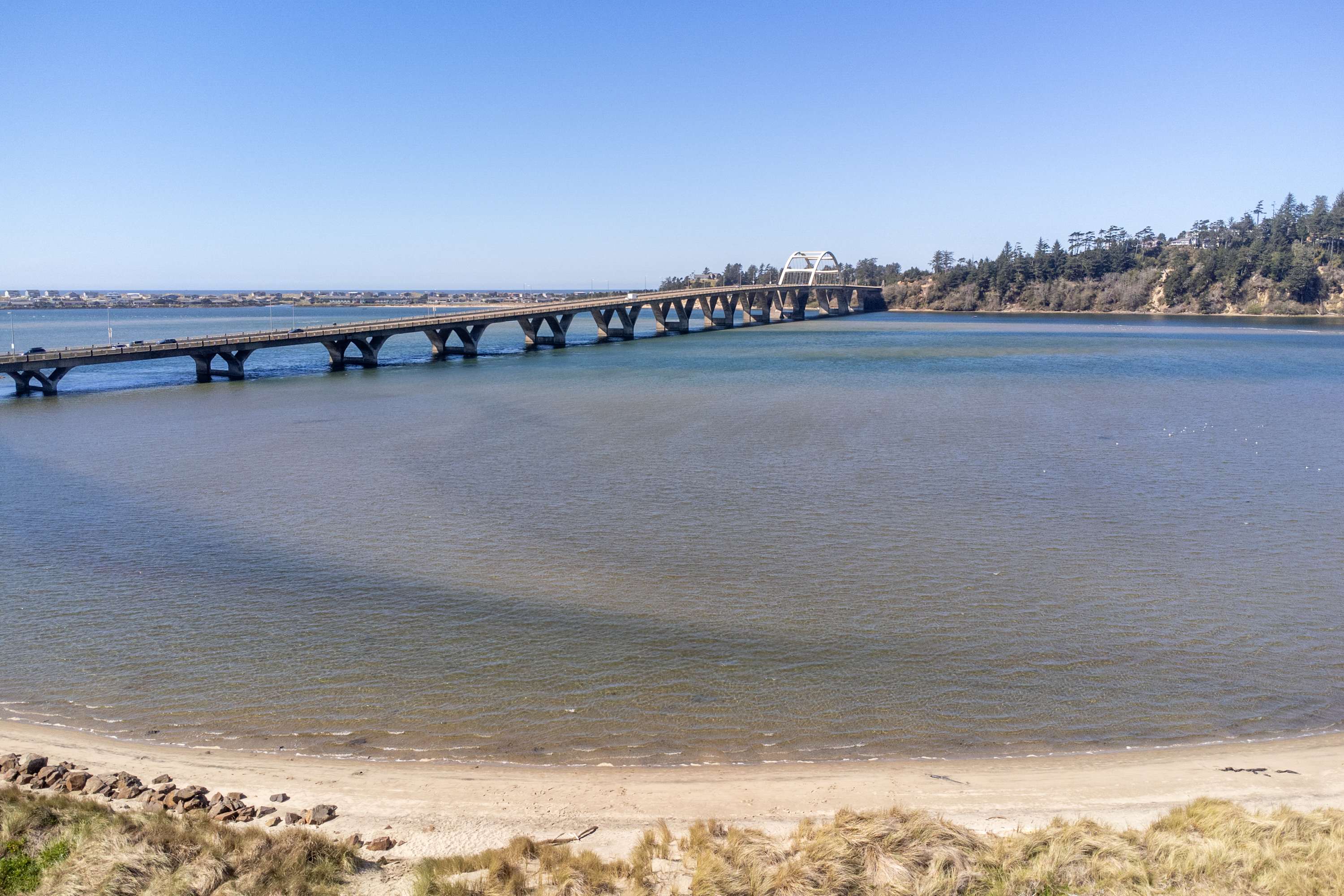 Bay Bridge Views, Hot Tub, Walk to Town + BBQ