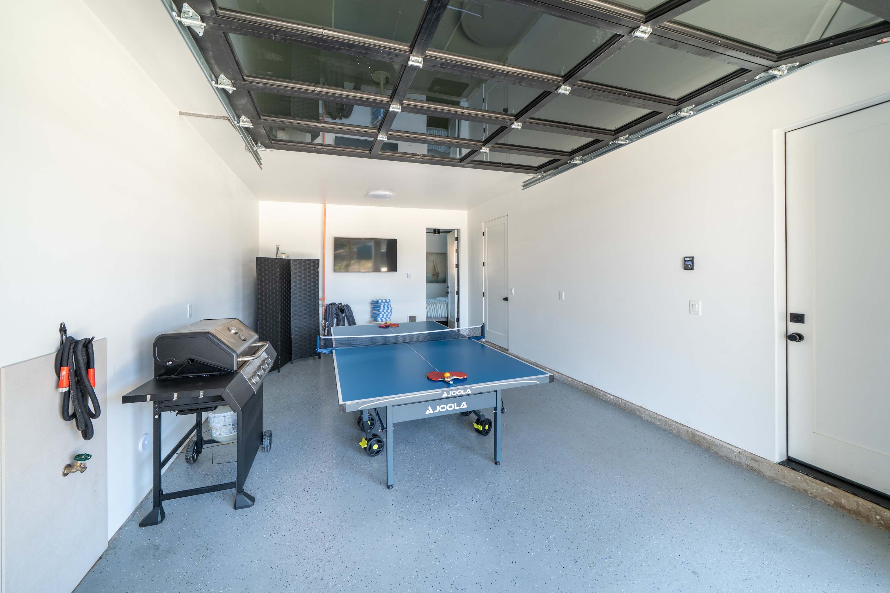 Bay Bridge Views, Hot Tub, Walk to Town + BBQ