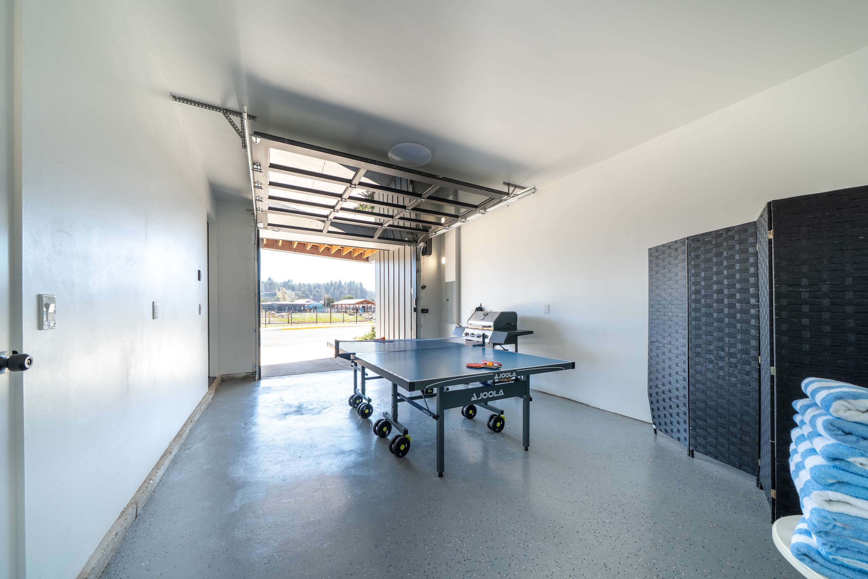 Bay Bridge Views, Hot Tub, Walk to Town + BBQ