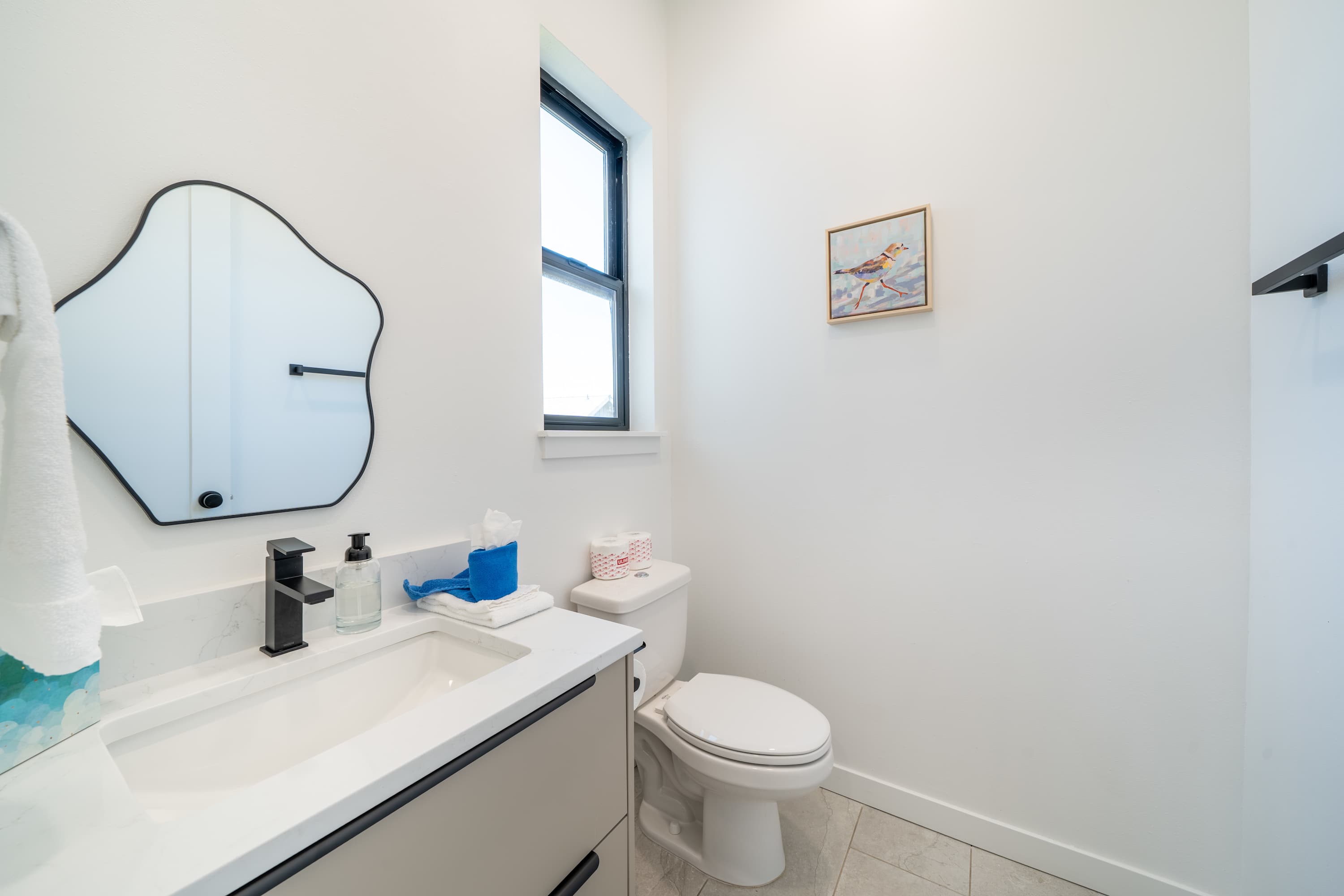 Bay Bridge Views, Hot Tub, Walk to Town + BBQ