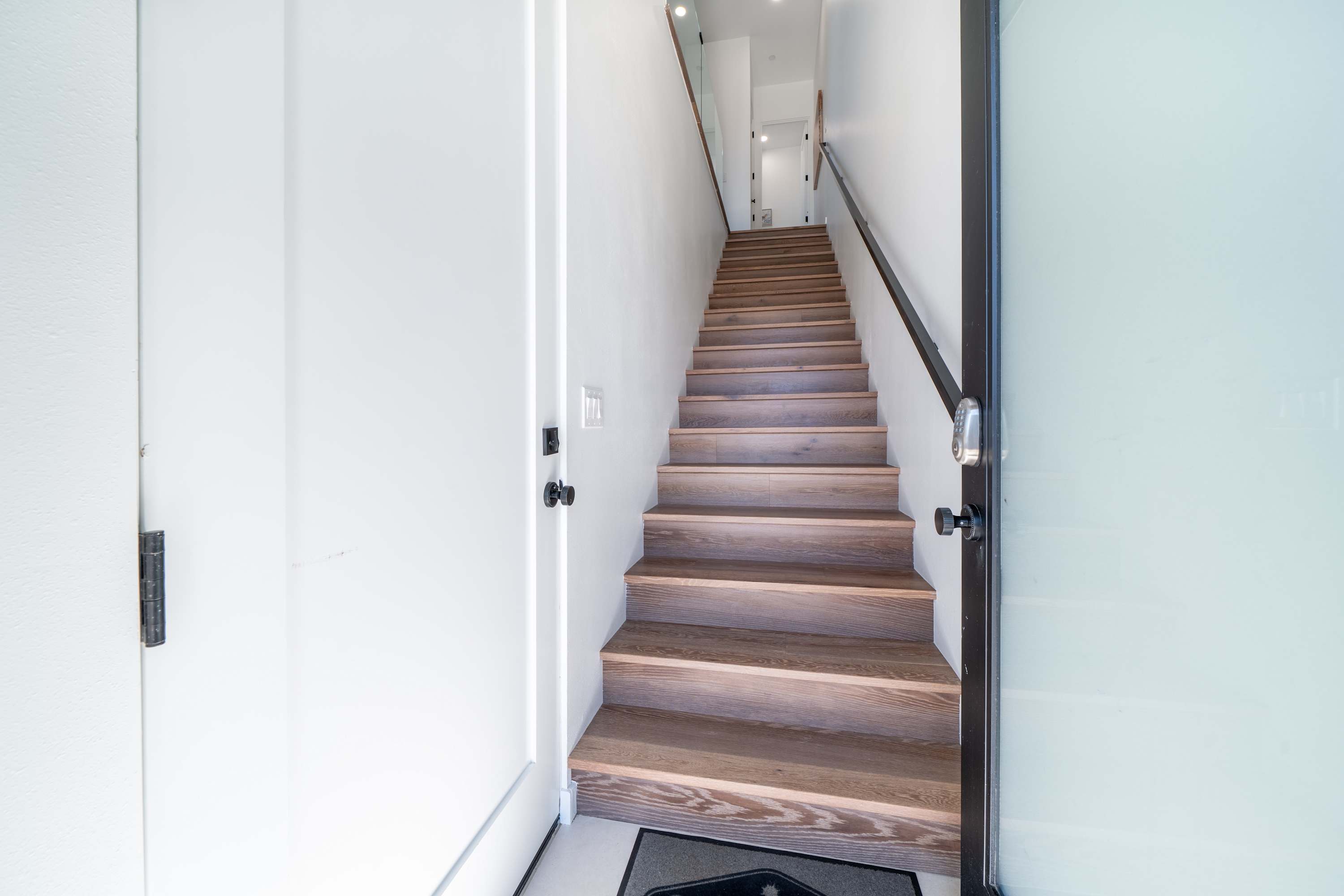 Bay Bridge Views, Hot Tub, Walk to Town + BBQ