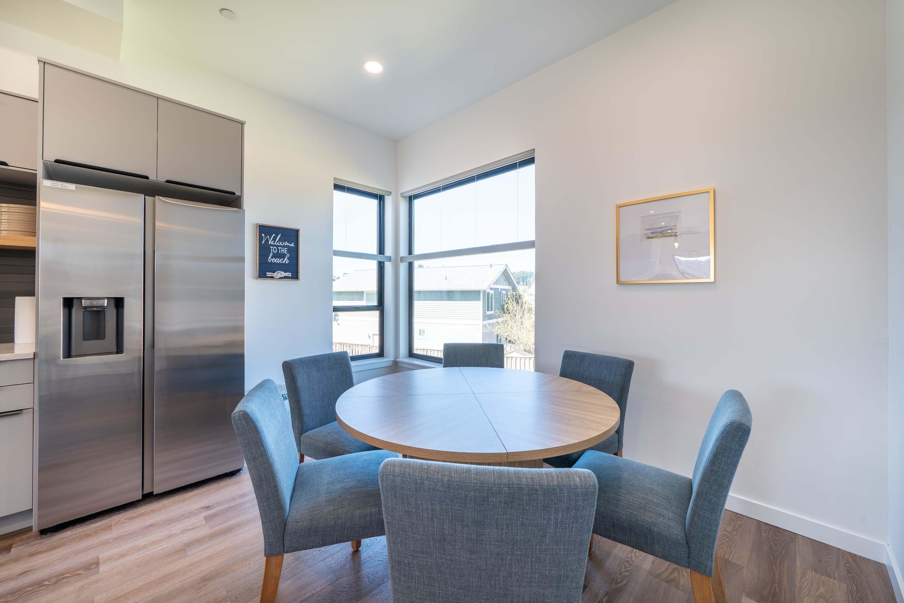 Bay Bridge Views, Hot Tub, Walk to Town + BBQ