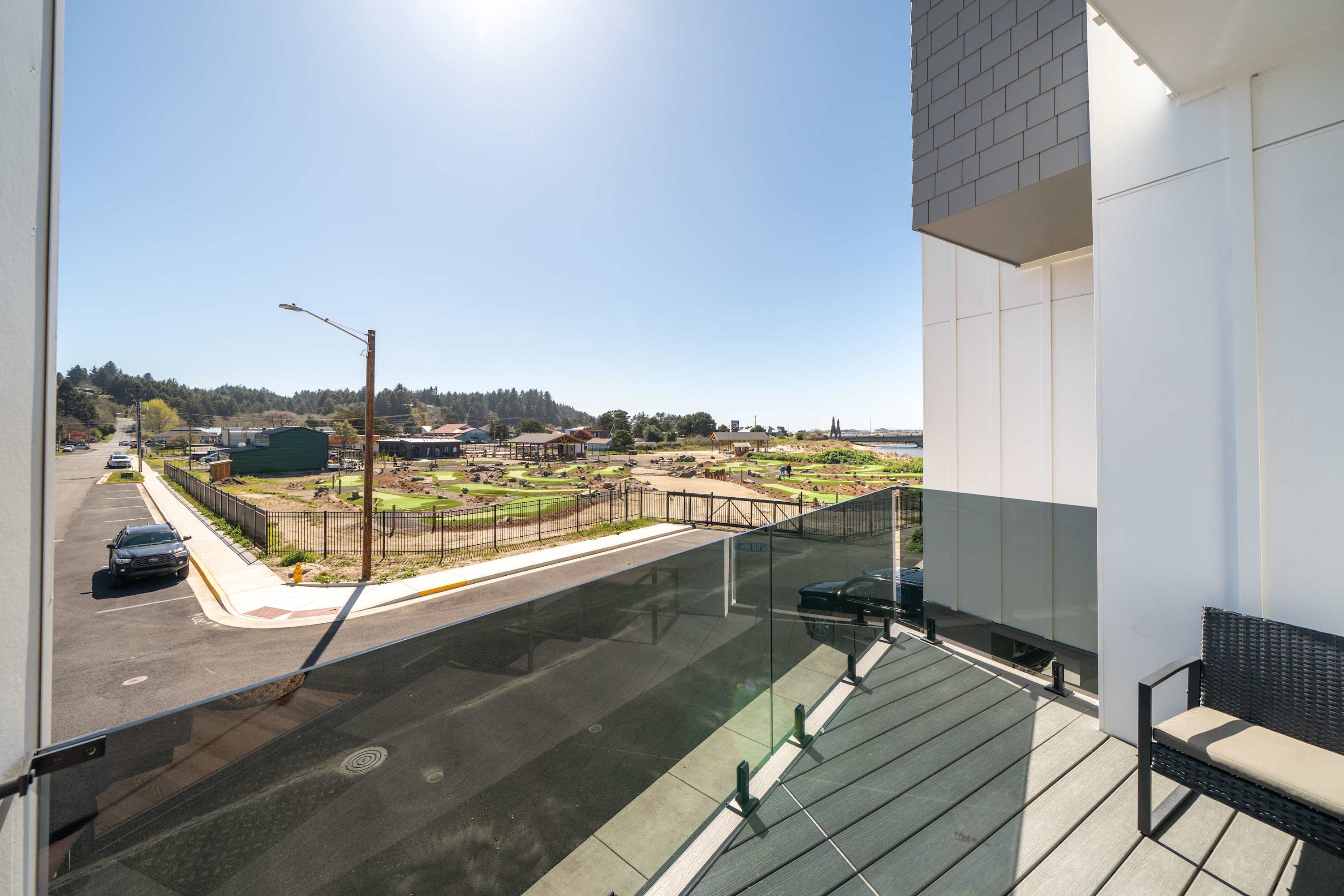 Bay Bridge Views, Hot Tub, Walk to Town + BBQ