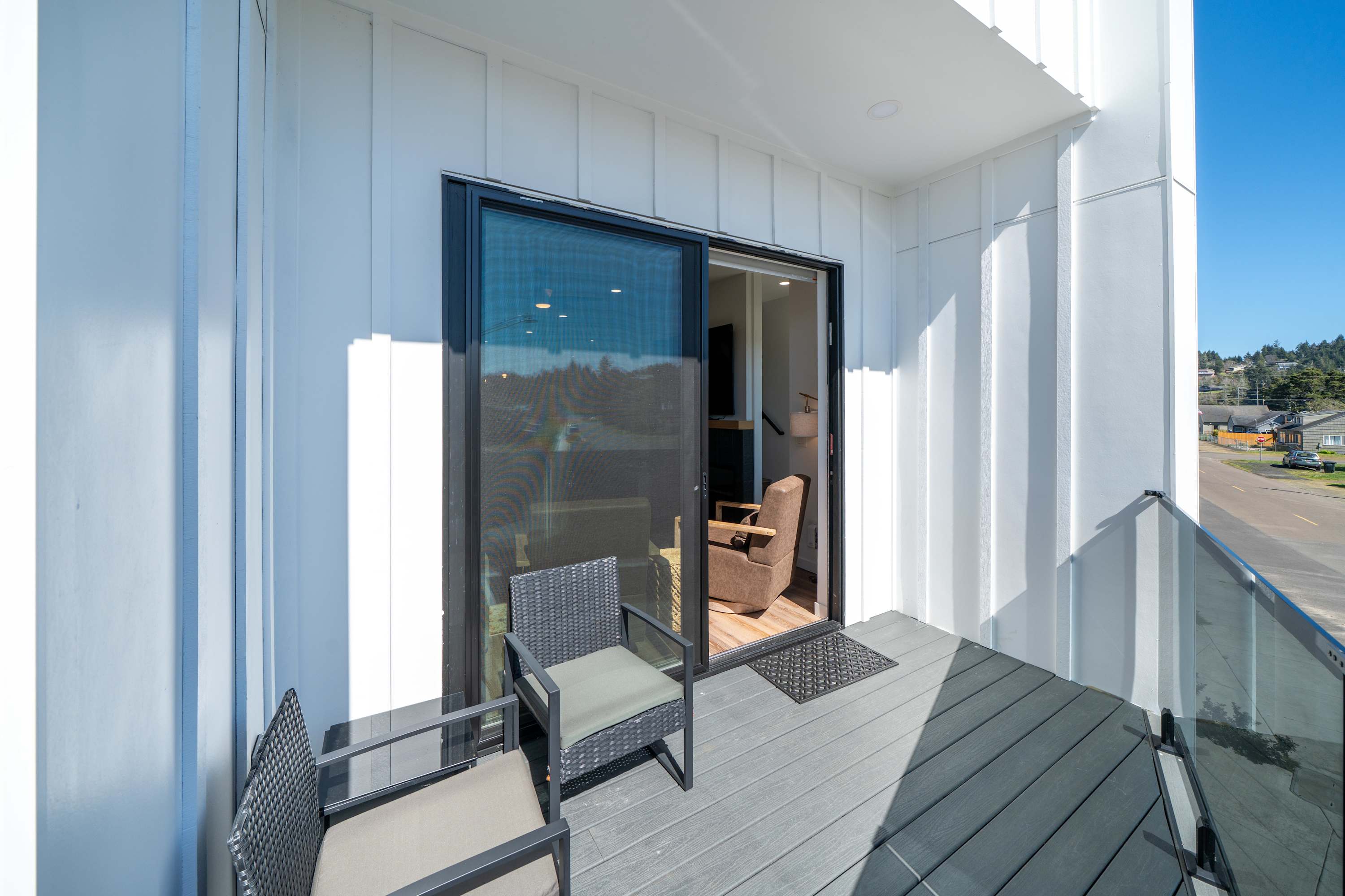 Bay Bridge Views, Hot Tub, Walk to Town + BBQ