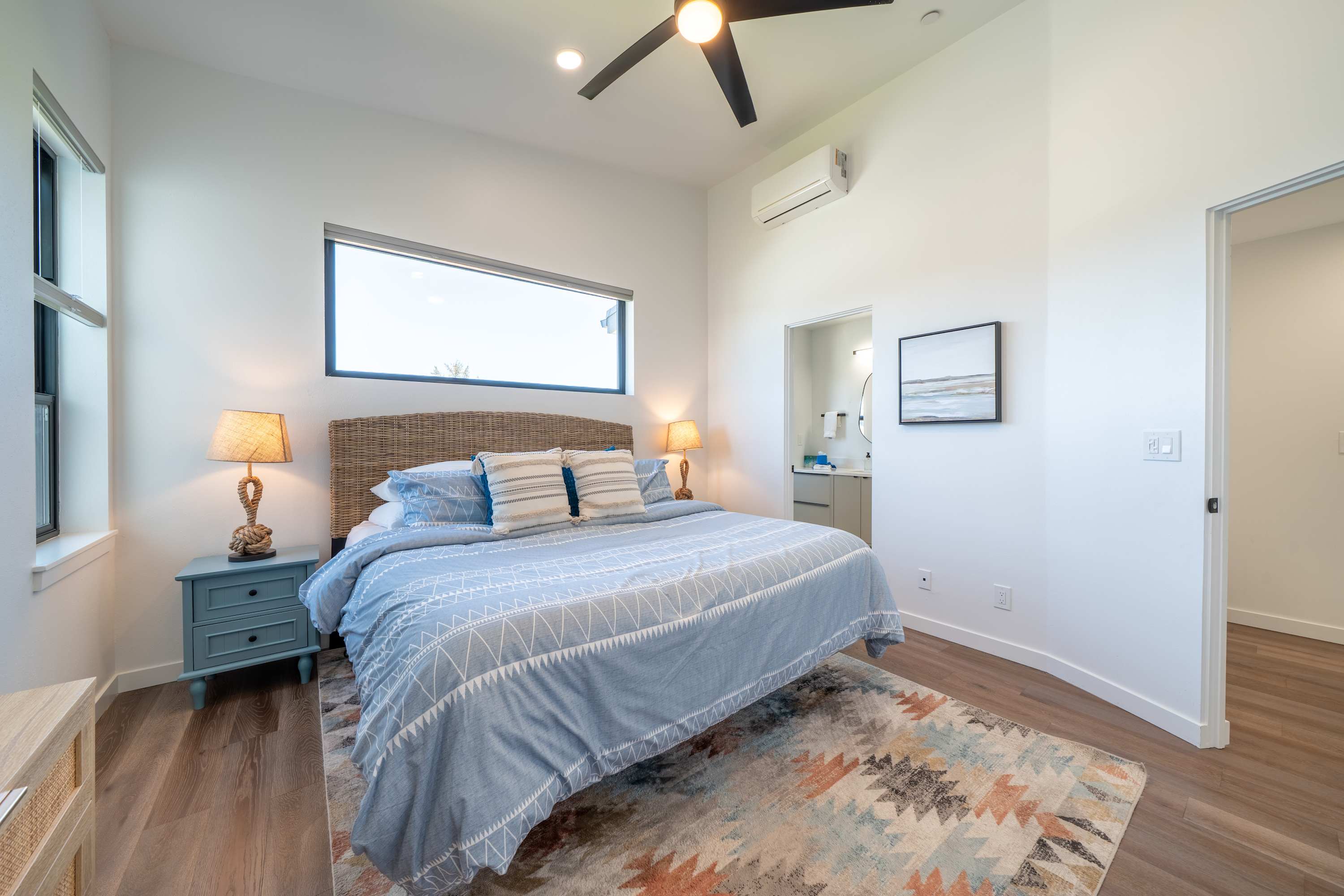 Bay Bridge Views, Hot Tub, Walk to Town + BBQ