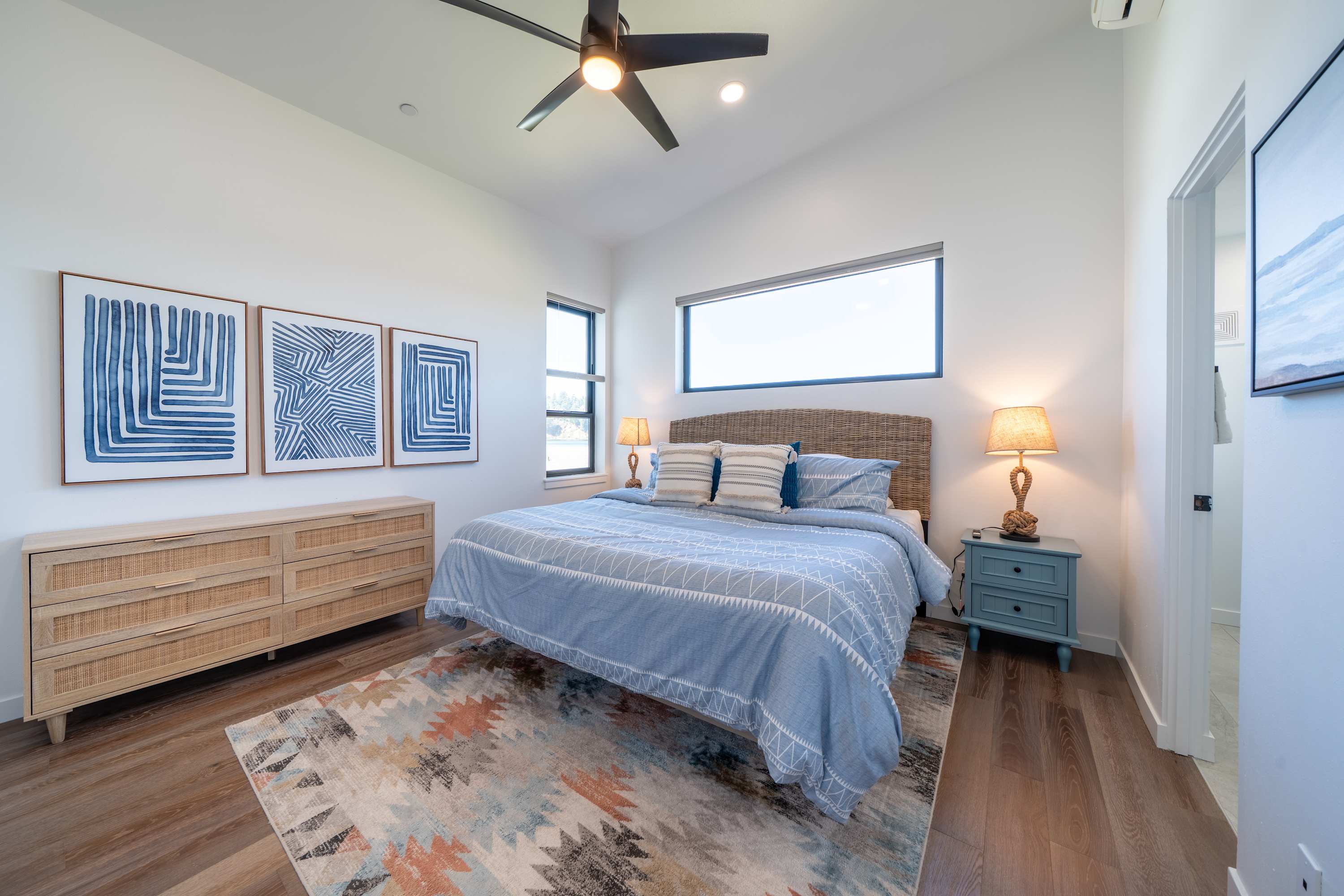 Bay Bridge Views, Hot Tub, Walk to Town + BBQ