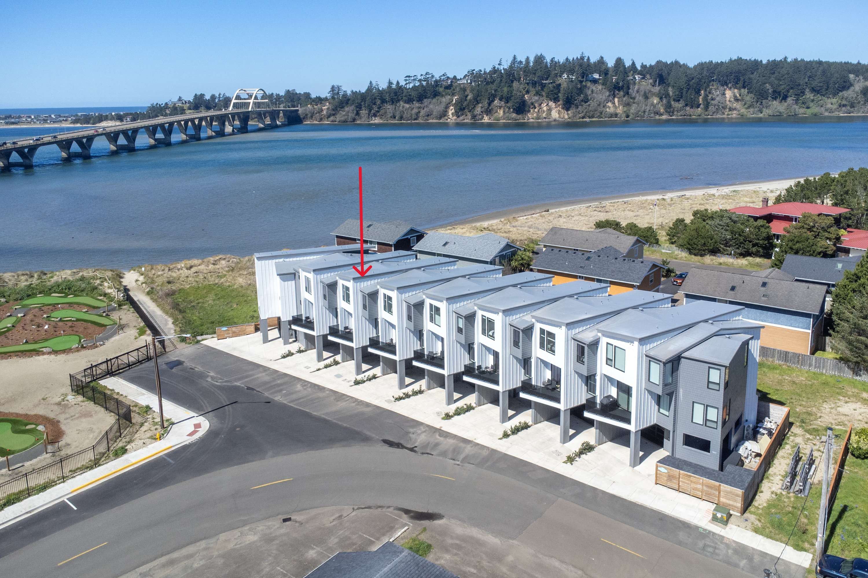 Bay Bridge Views, Hot Tub, Walk to Town + BBQ