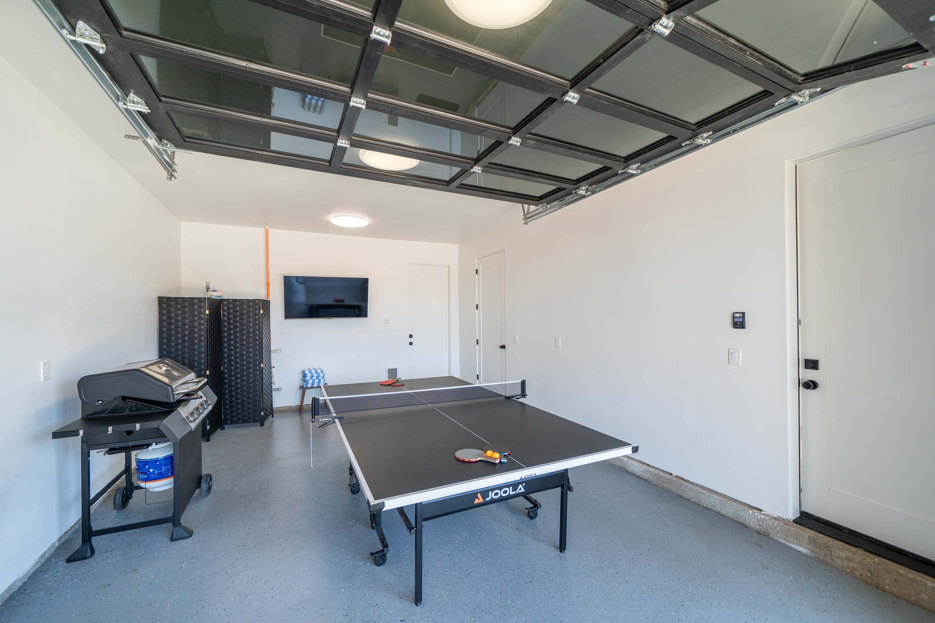 Boho Waldport Retreat + Bay Views, Hot Tub, BBQ