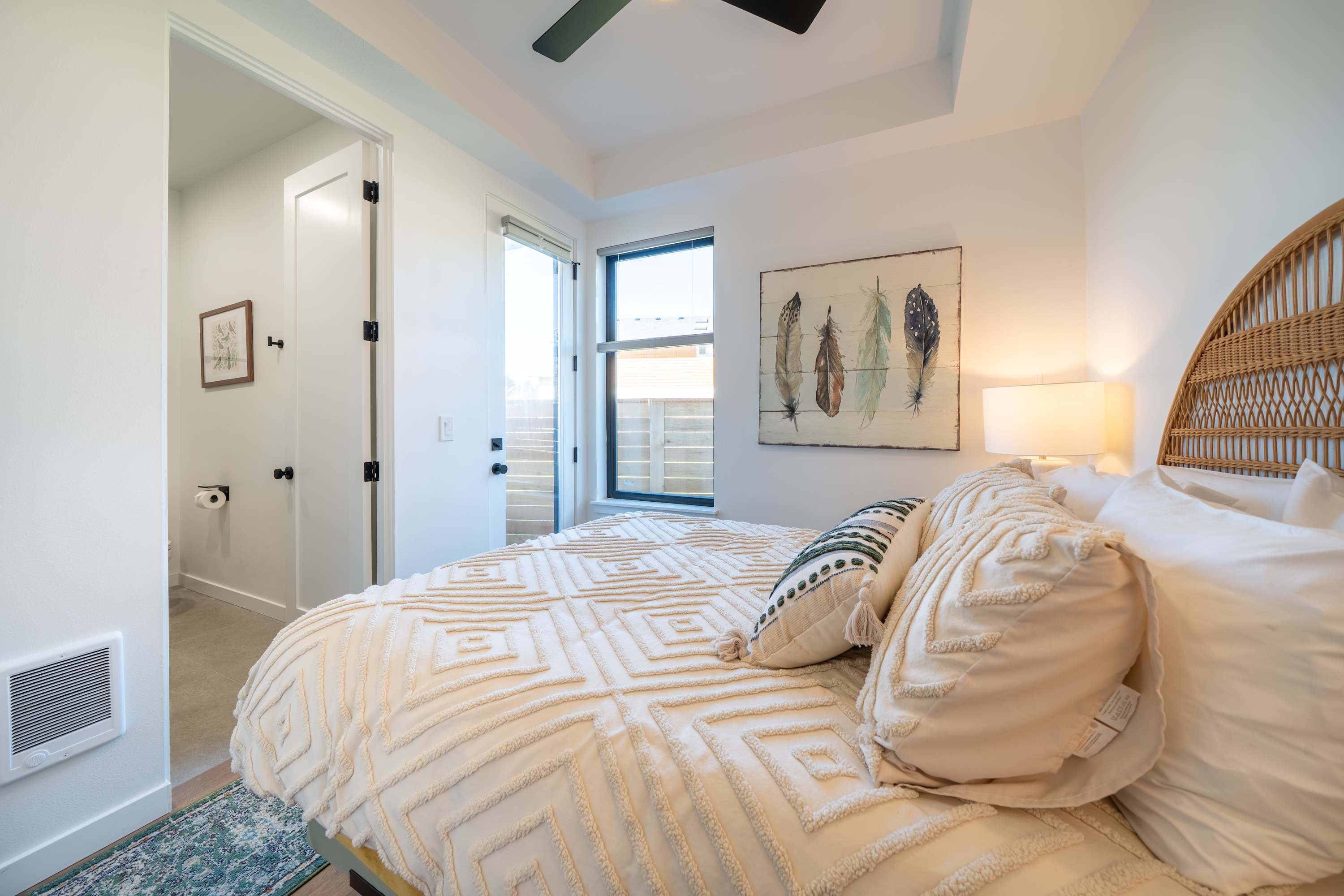 Boho Waldport Retreat + Bay Views, Hot Tub, BBQ